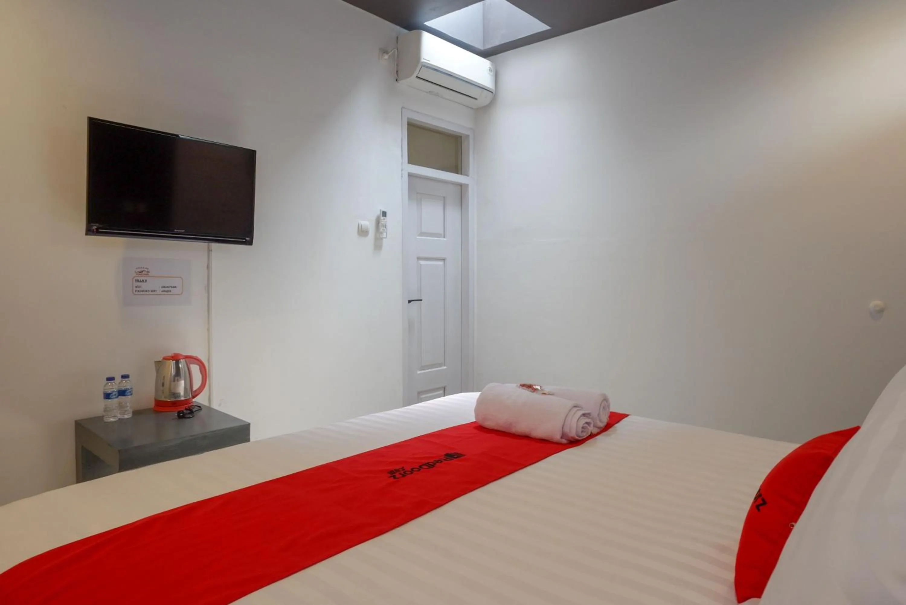 Bed in RedDoorz near Bukitsari Semarang