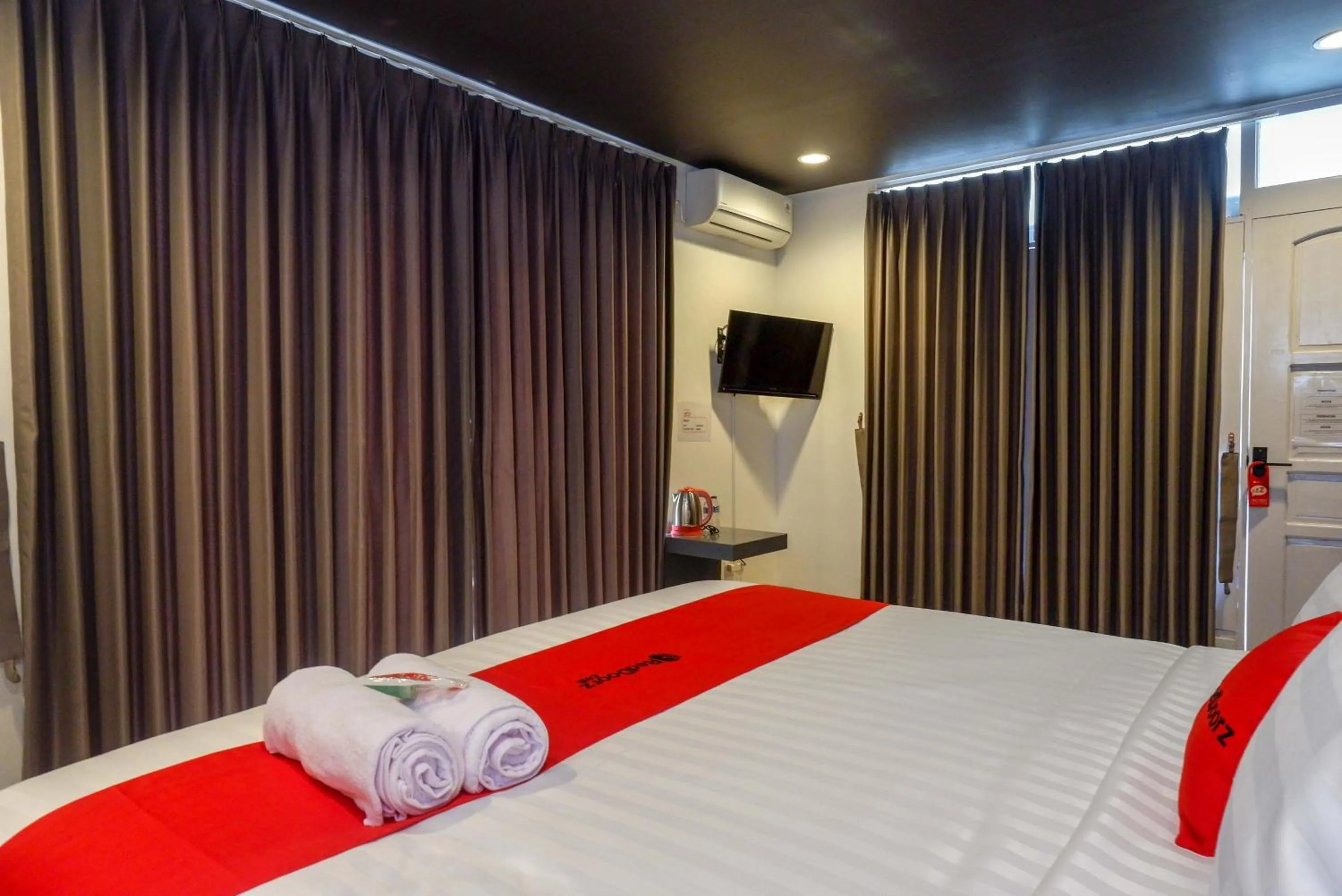 Bed in RedDoorz near Bukitsari Semarang