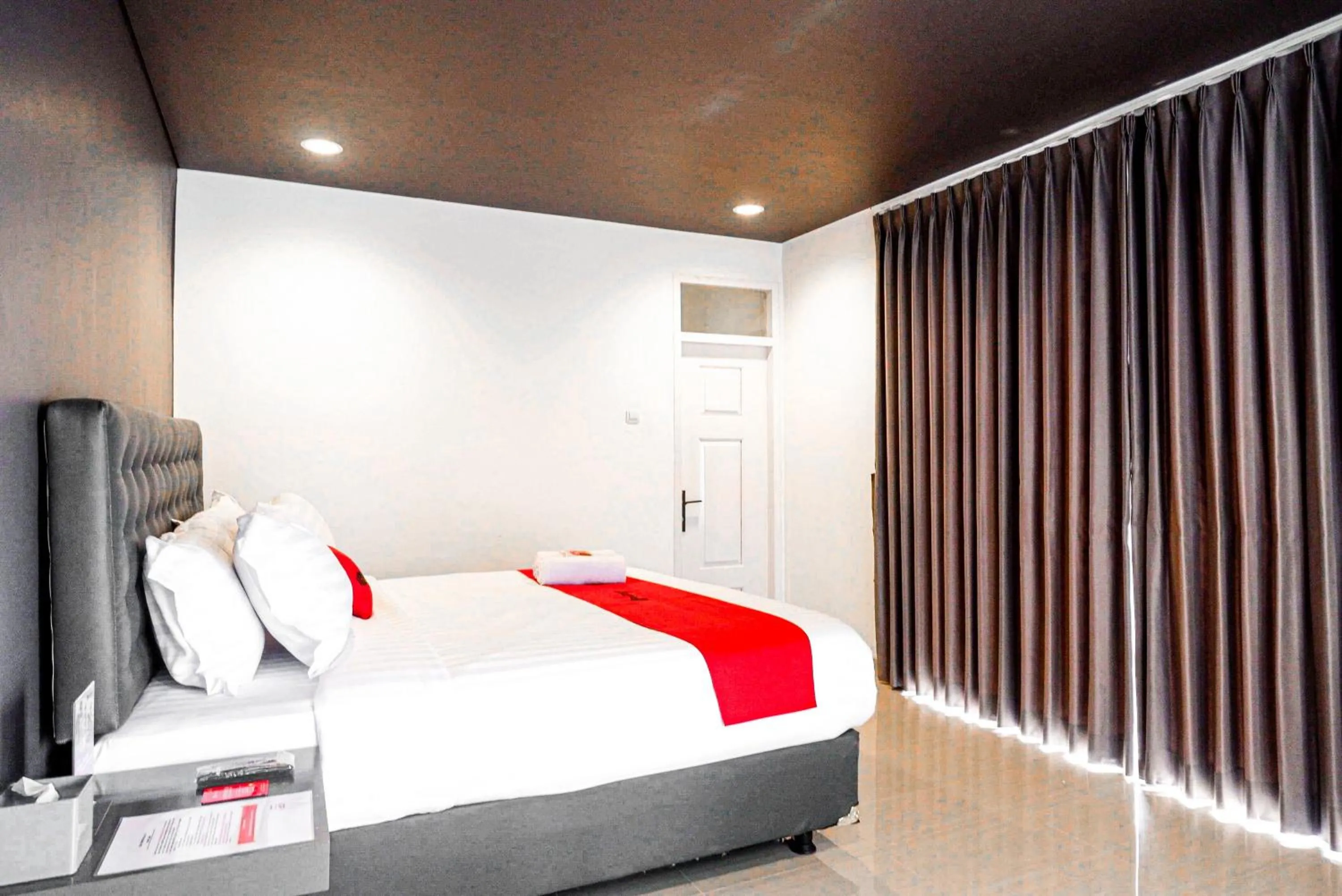 Bedroom, Bed in RedDoorz near Bukitsari Semarang