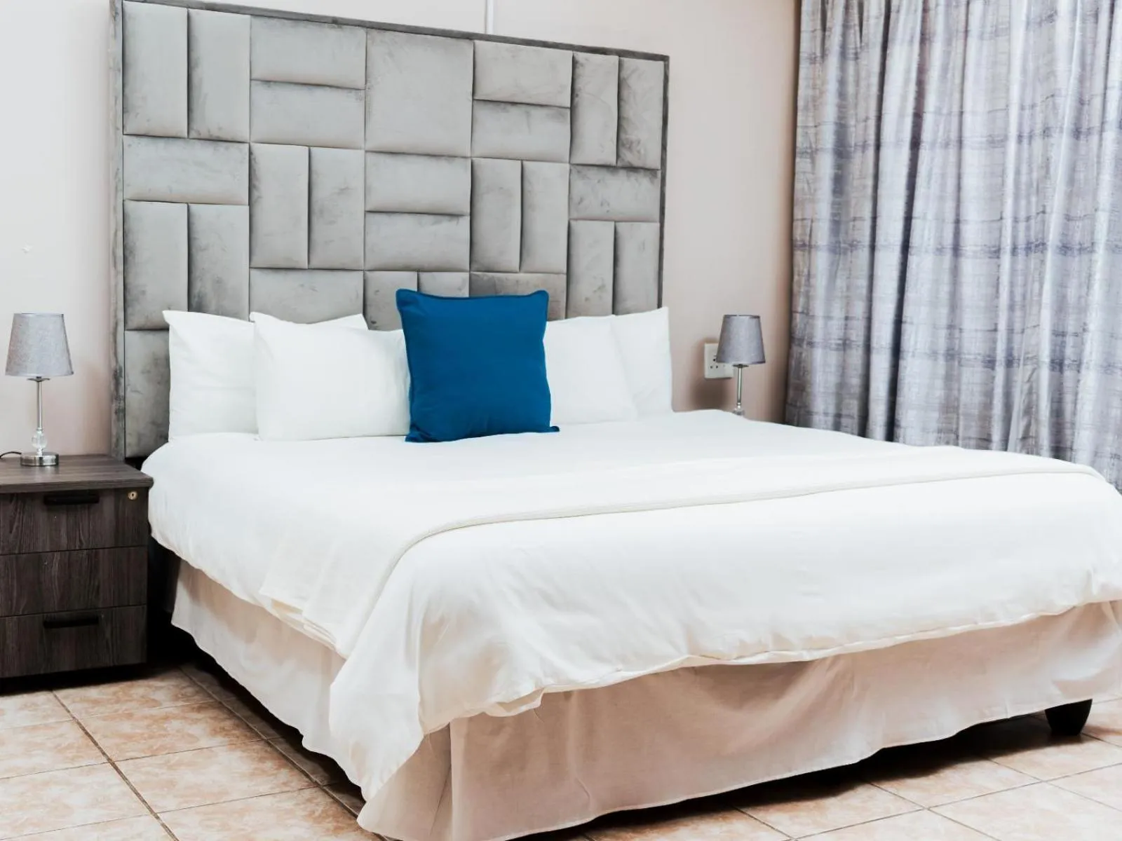 Photo of the whole room, Bed in Ngwenya City Hotel