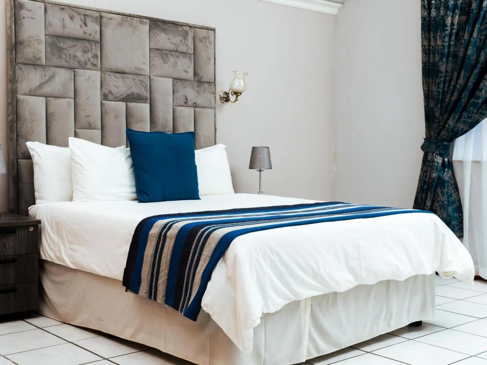 Photo of the whole room, Bed in Ngwenya City Hotel