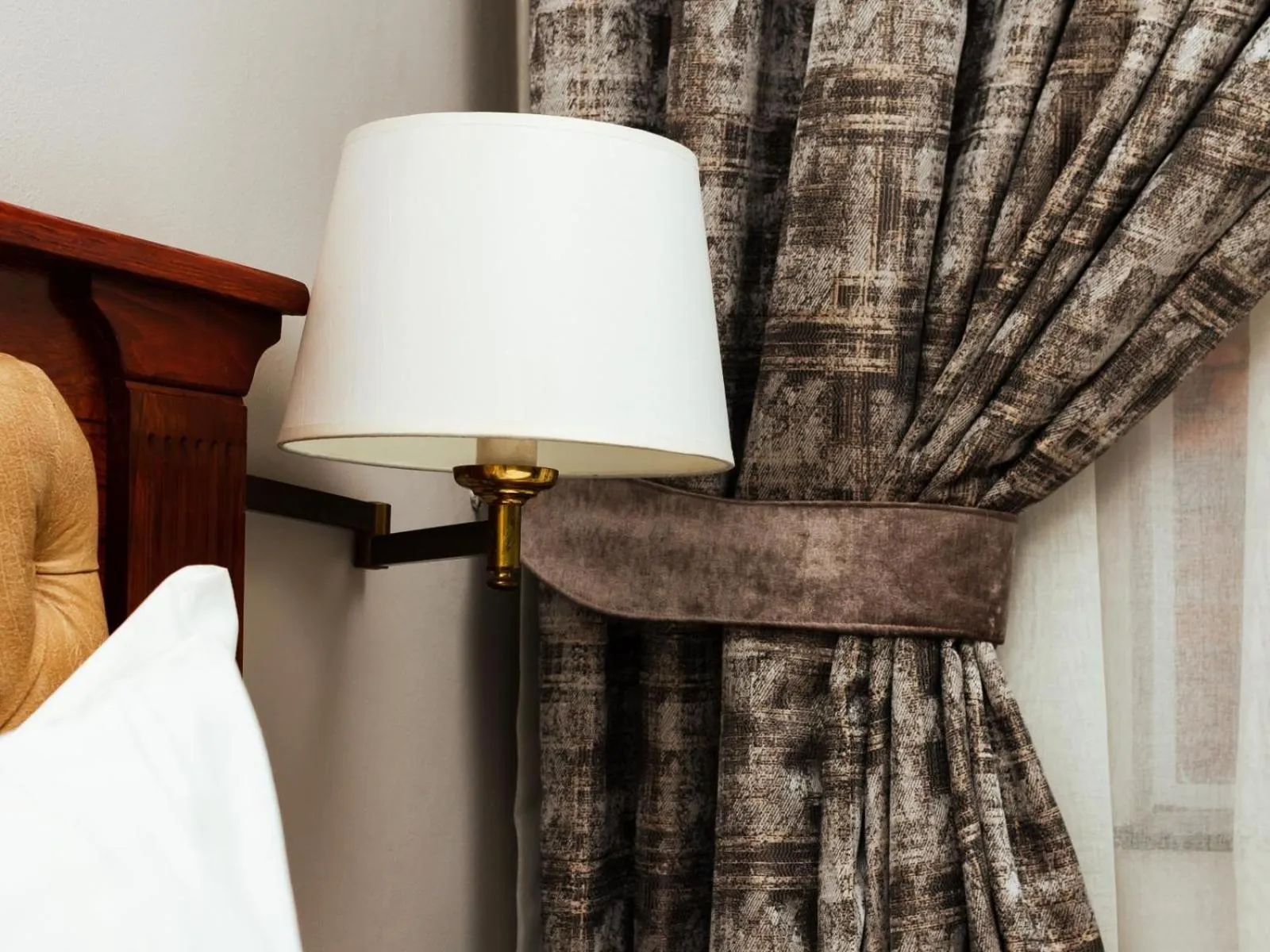 Decorative detail, Bed in Ngwenya City Hotel