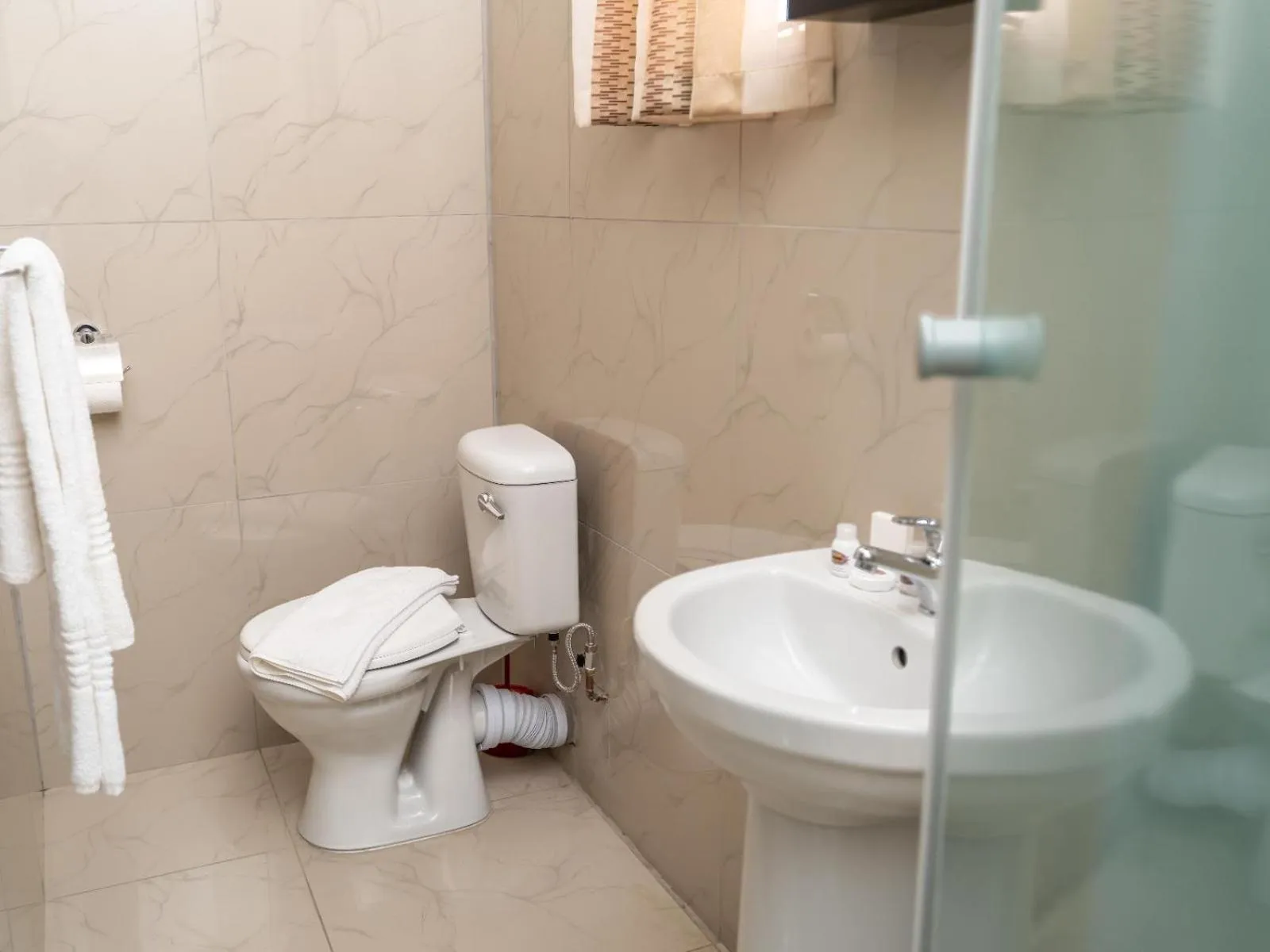 Bathroom in Ngwenya City Hotel