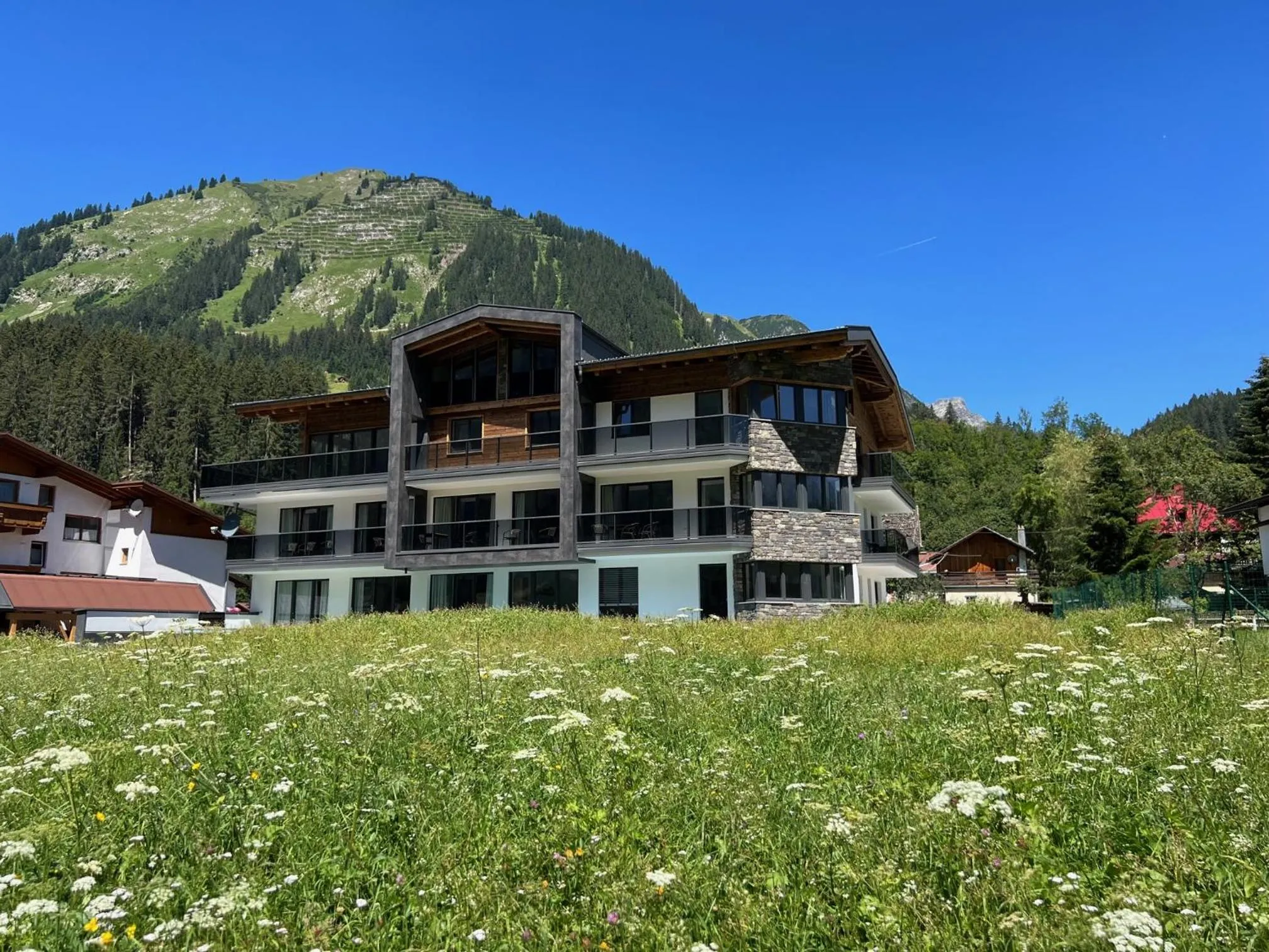 Property building in Apart Lech