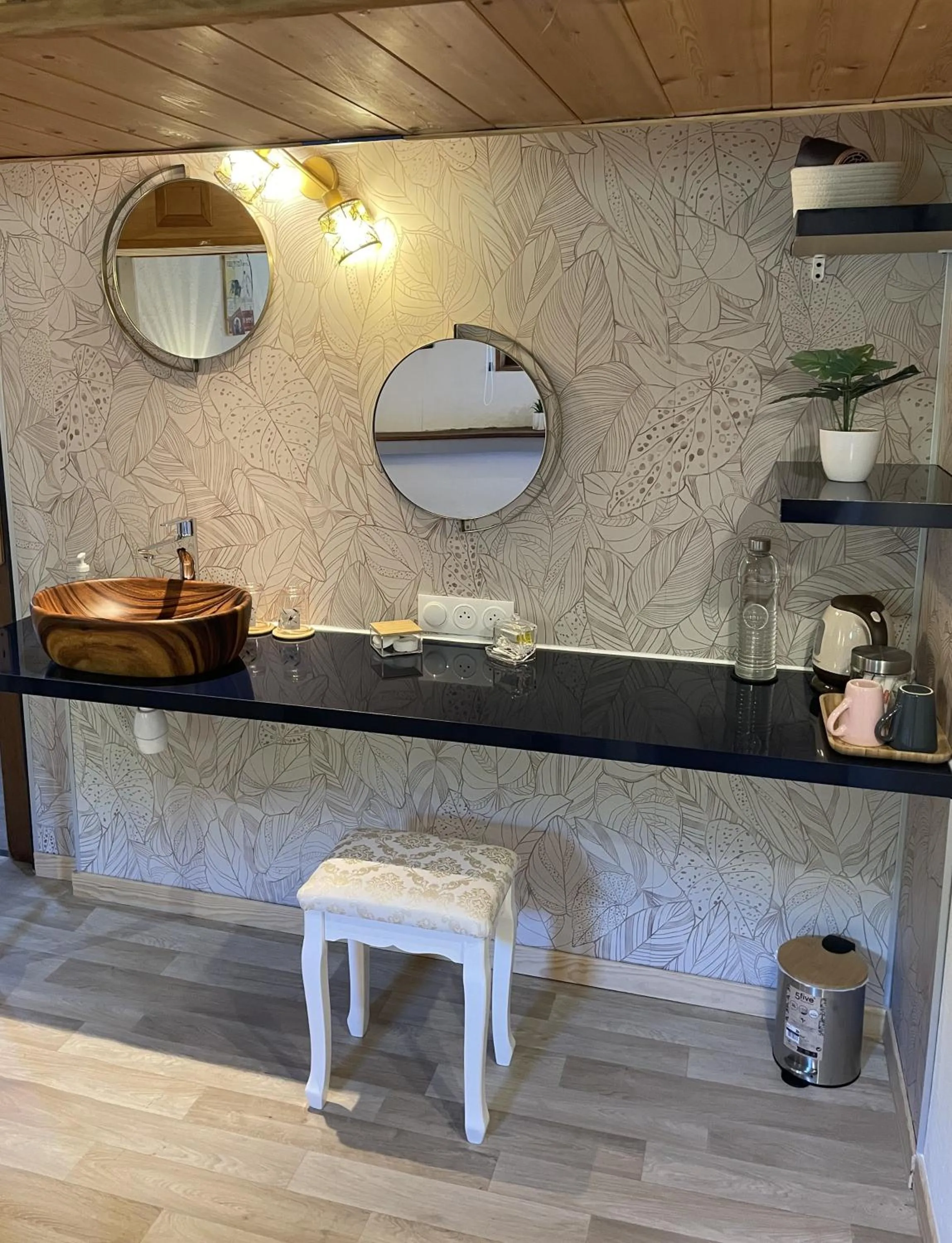 Bathroom in Péniche Le Pescalune - Chambre d'hôtes