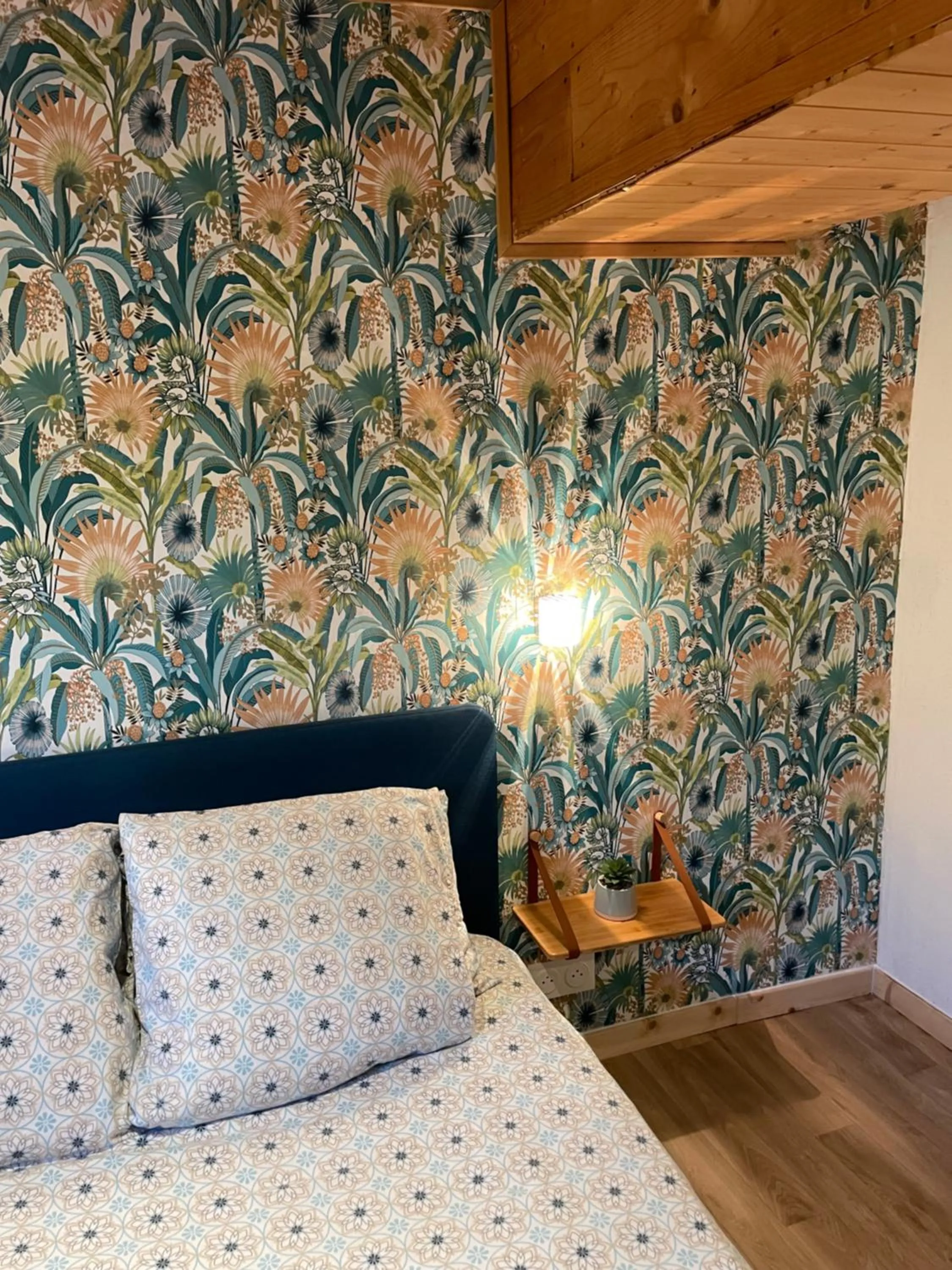 Bedroom, Bed in Péniche Le Pescalune - Chambre d'hôtes