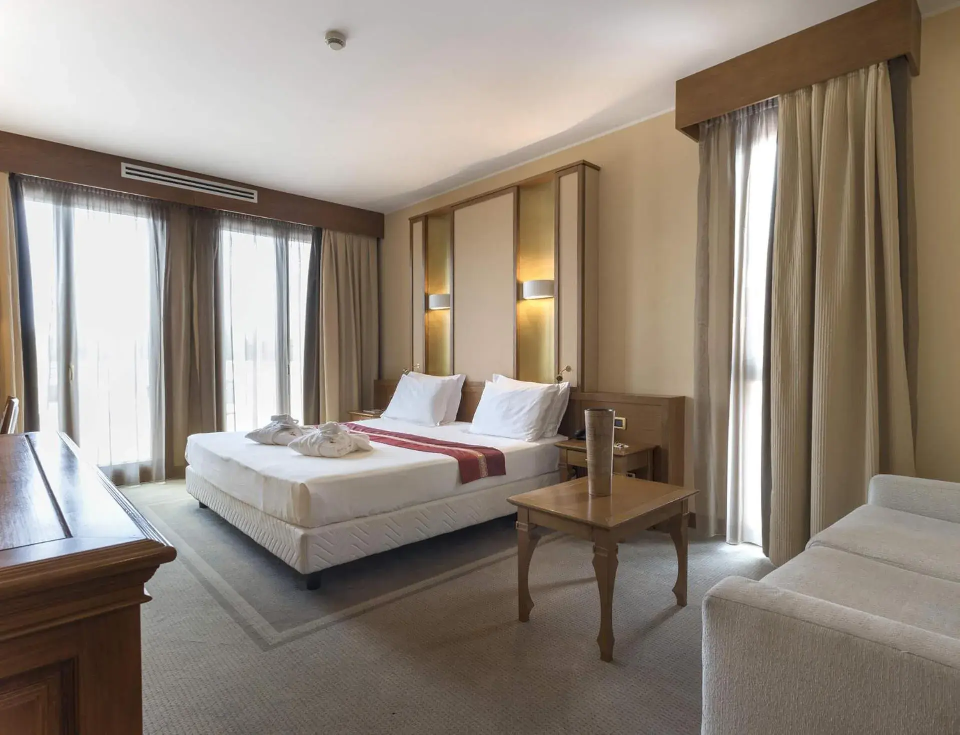 Superior Double or Twin Room - single occupancy in Thai Si Royal Thai Spa Superior Double or Twin Room - single occupancy in Thai Si Royal Thai Spa