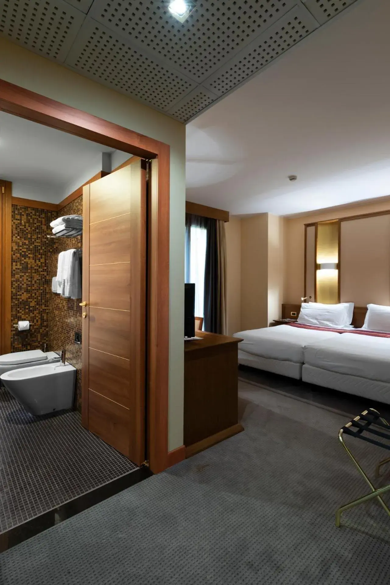 Standard Double or Twin Room - single occupancy in Thai Si Royal Thai Spa Standard Double or Twin Room - single occupancy in Thai Si Royal Thai Spa