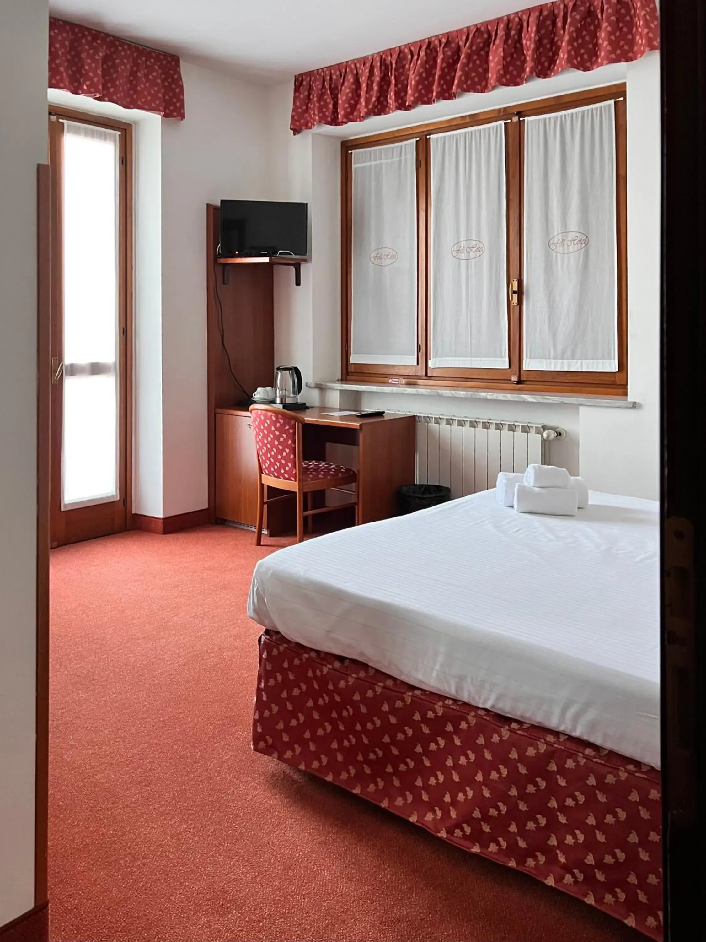 Large Double Room - single occupancy in Fell Hotel Large Double Room - single occupancy in Fell Hotel