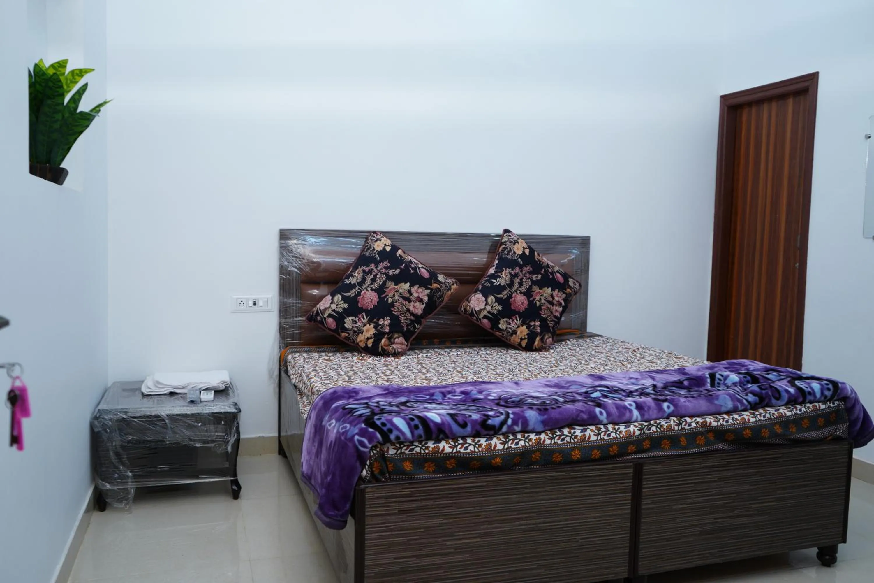 Bedroom, Bed in Roop Niwas