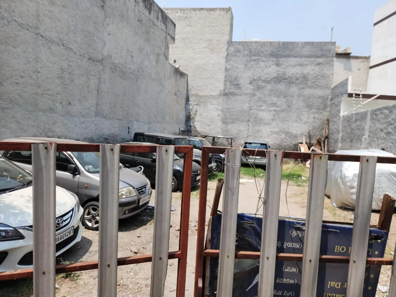 Parking in Roop Niwas