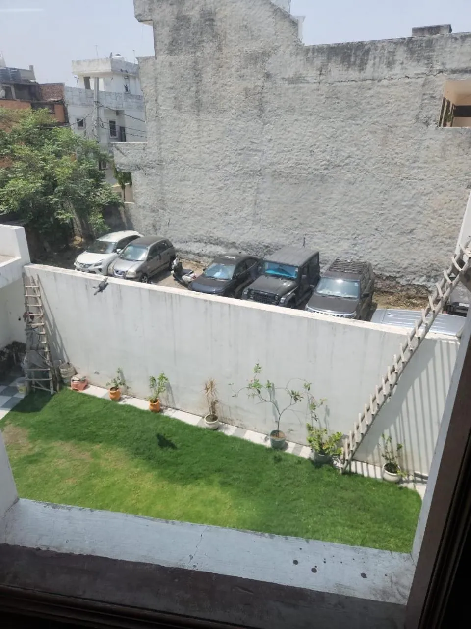 Parking in Roop Niwas