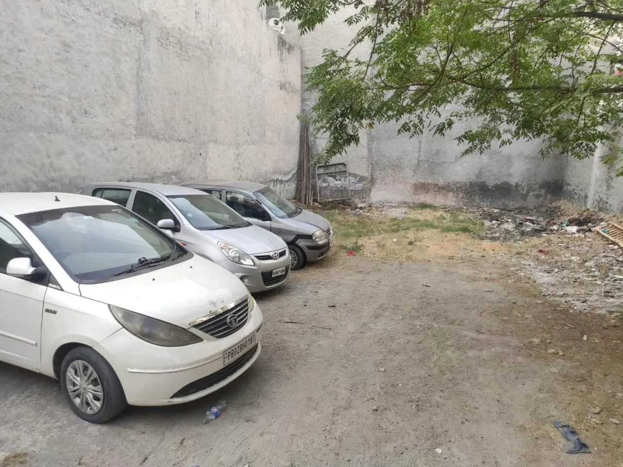 Parking in Roop Niwas