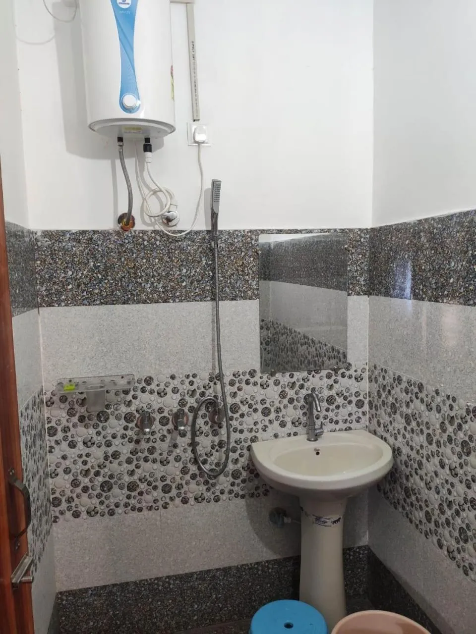 Shower in Roop Niwas