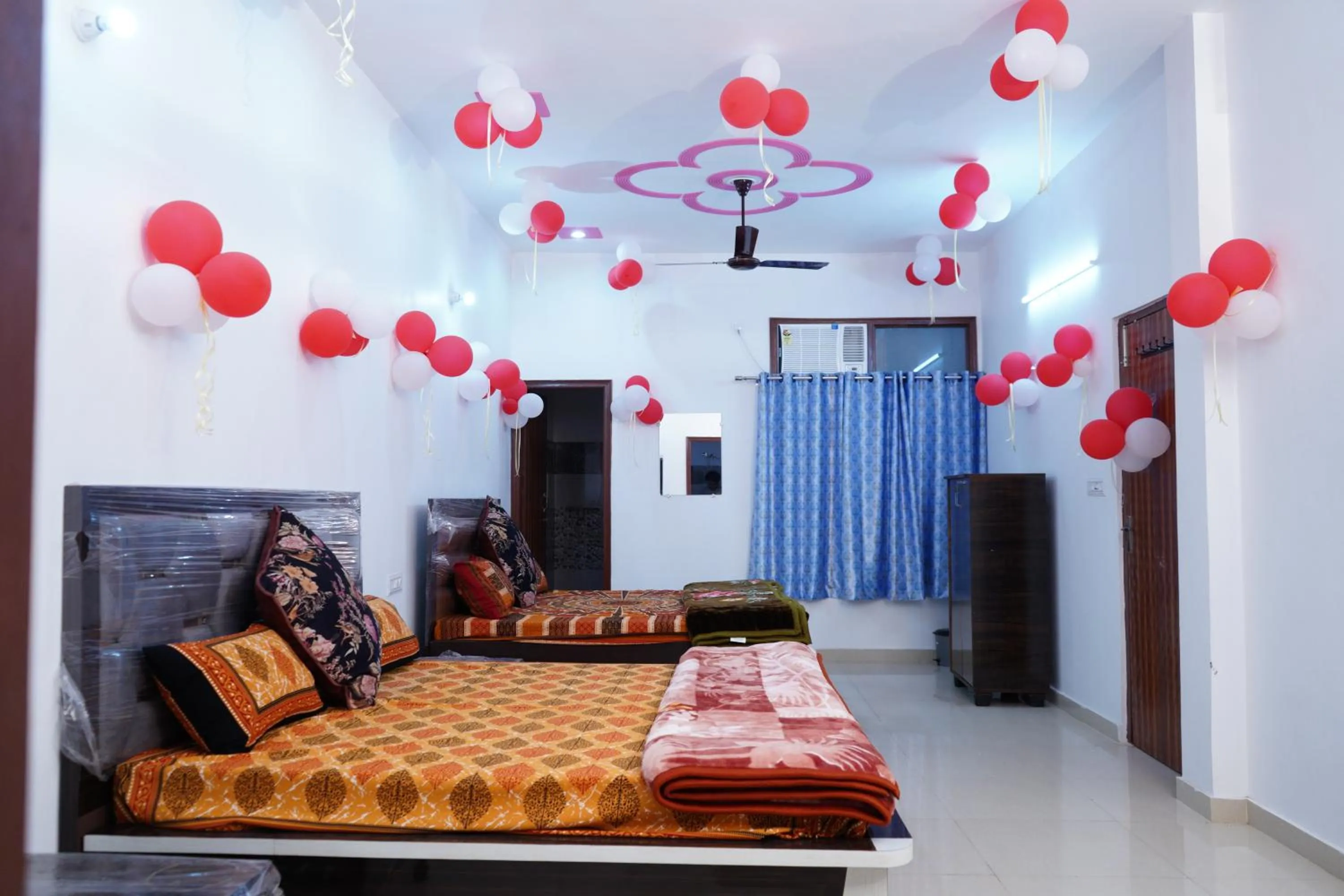 Bedroom, Bed in Roop Niwas