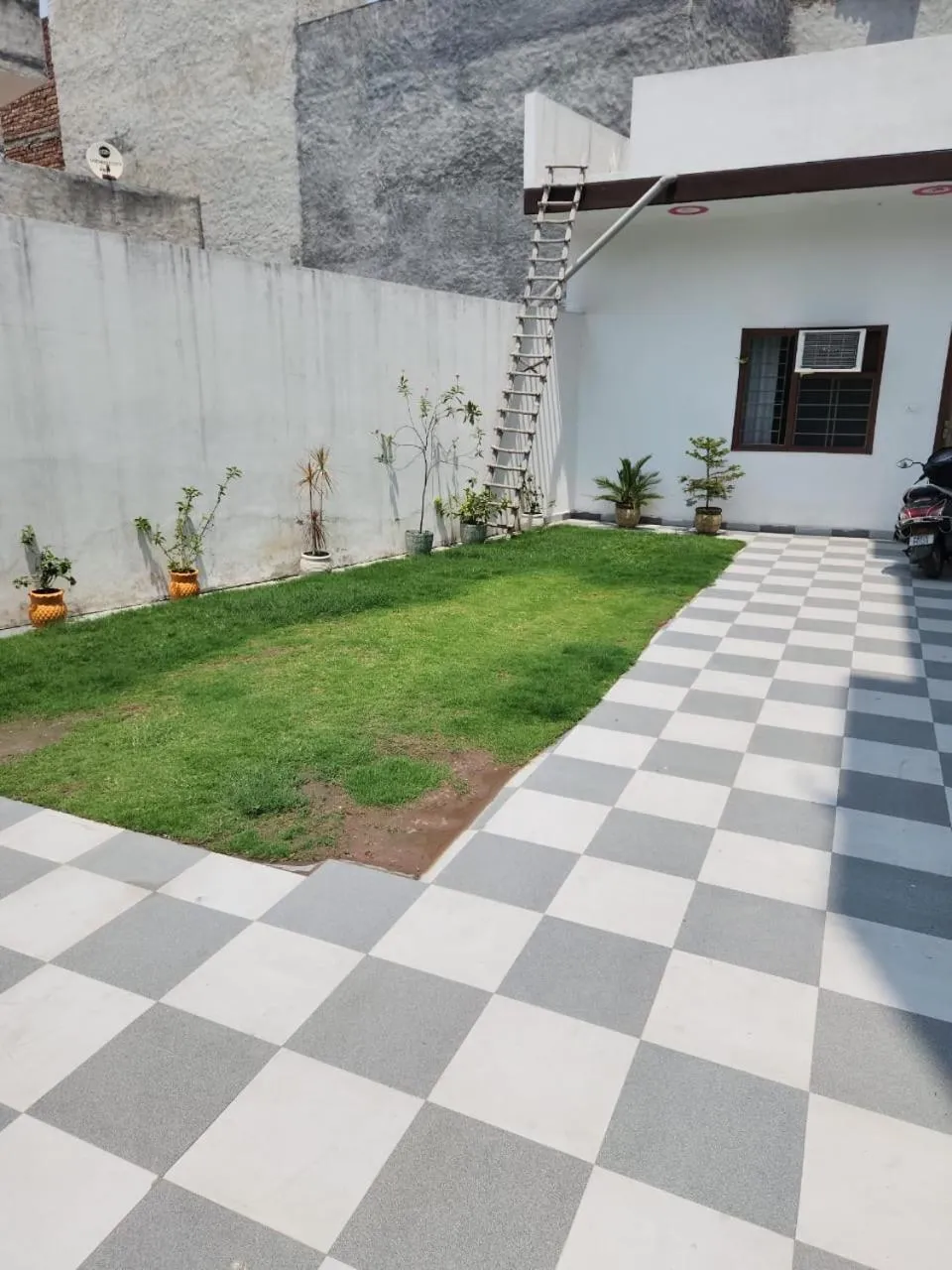 Garden in Roop Niwas
