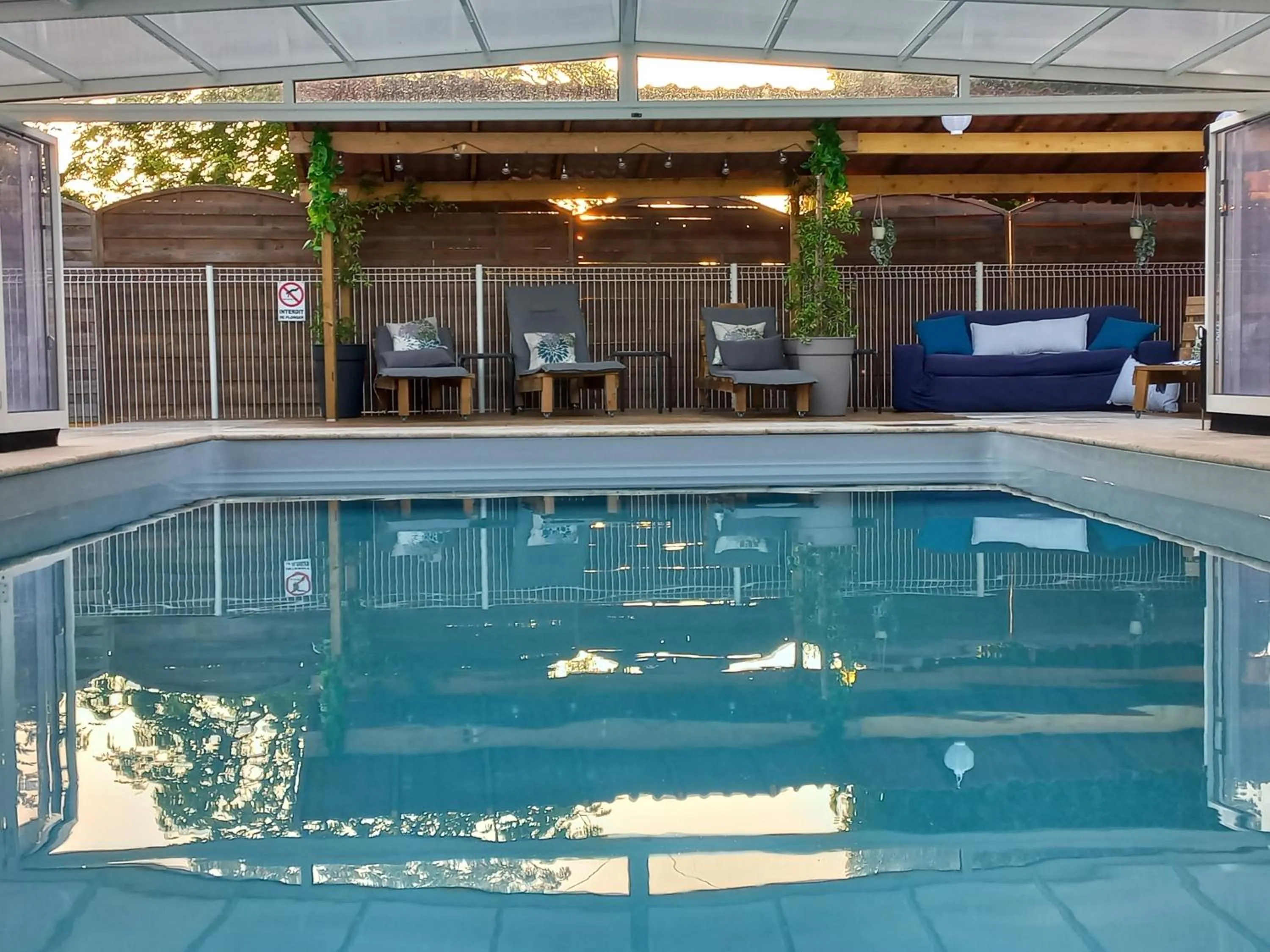 Swimming pool in Domaine de Fontsauzine - gîtes et chambre d'hôtes