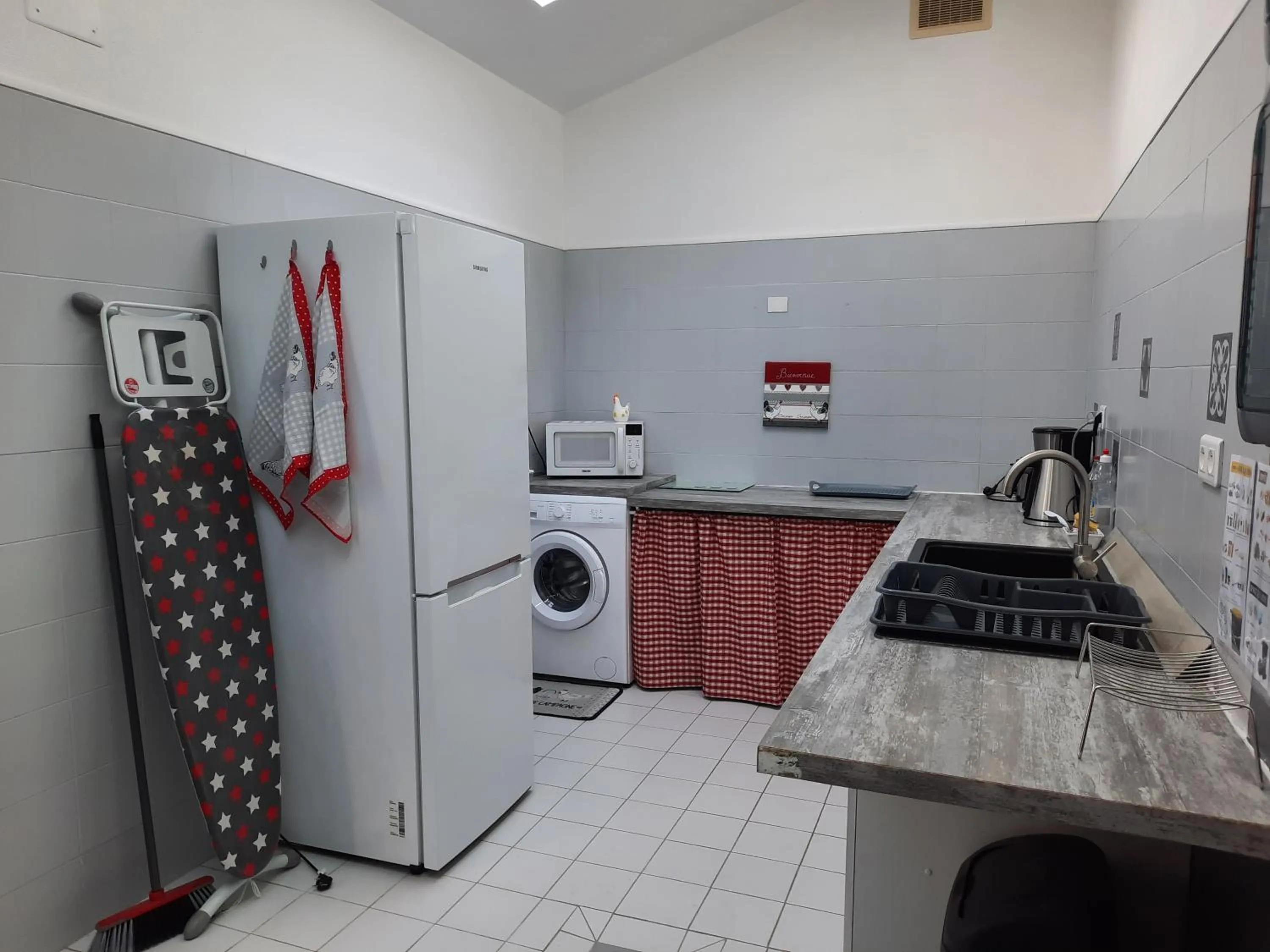 kitchen in Domaine de Fontsauzine - gîtes et chambre d'hôtes