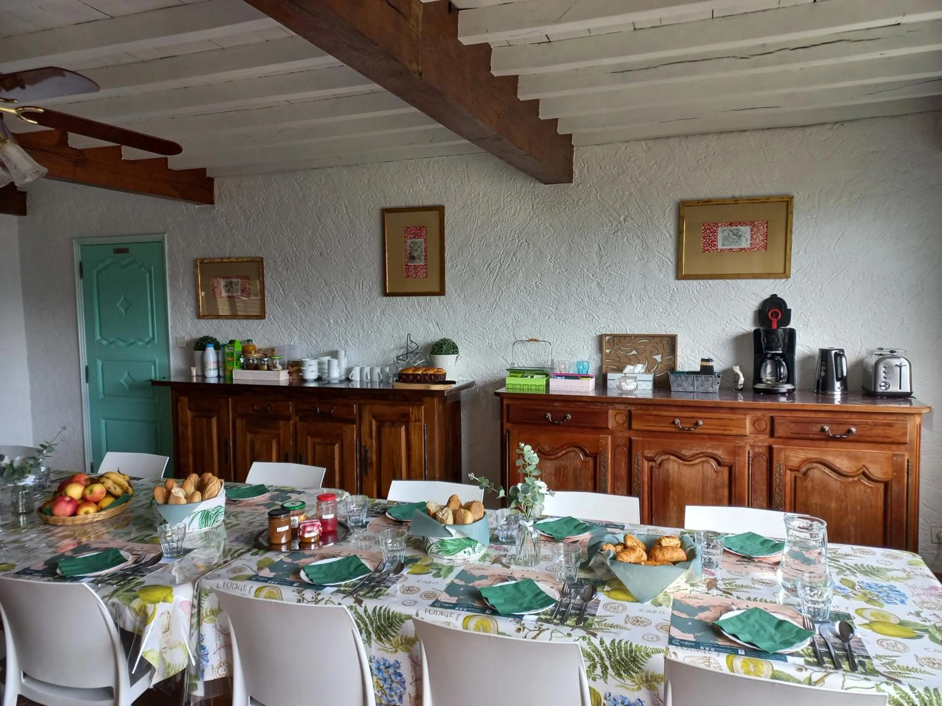 Dining area in Domaine de Fontsauzine - gîtes et chambre d'hôtes