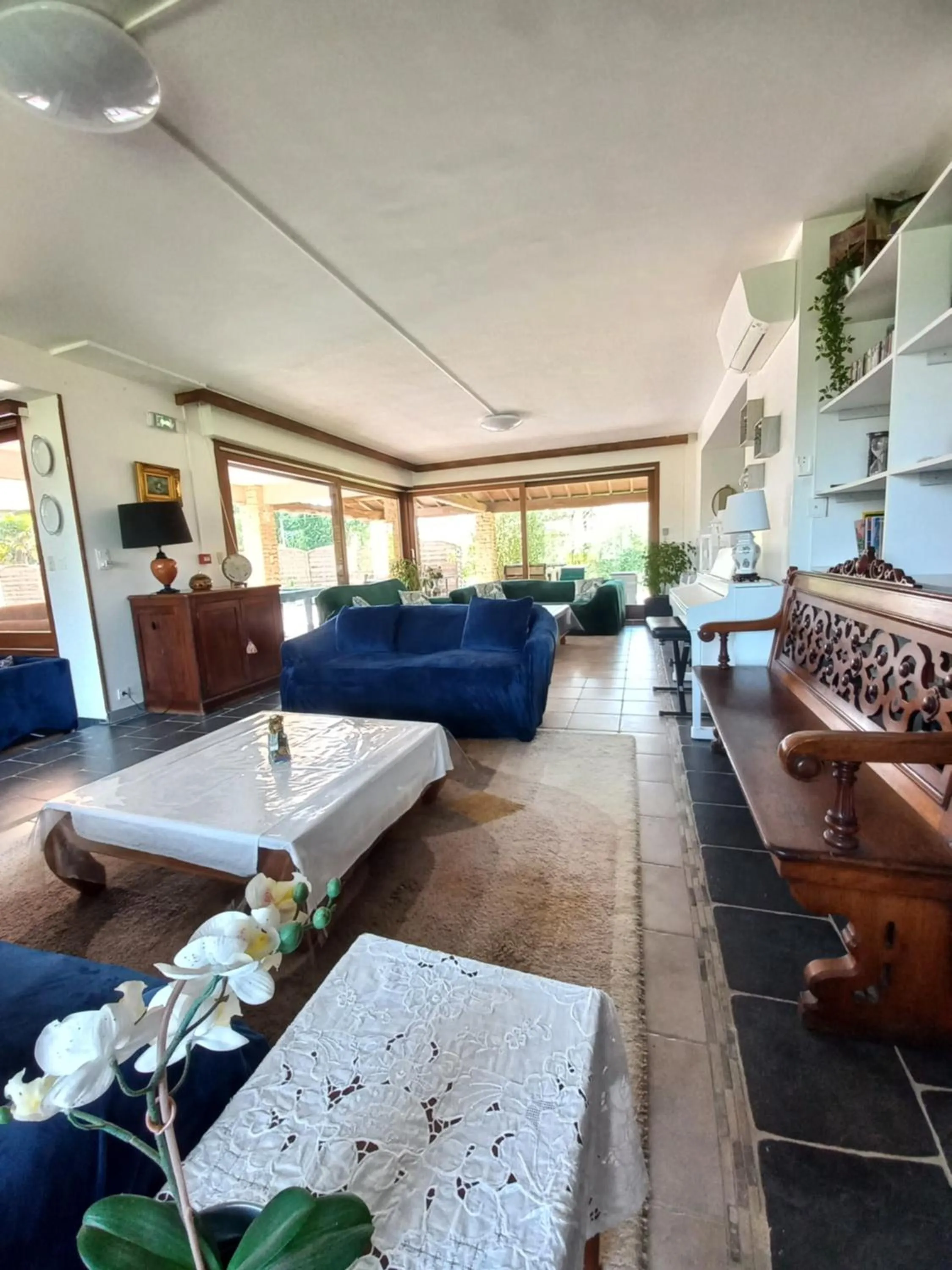 Communal lounge/ TV room in Domaine de Fontsauzine - gîtes et chambre d'hôtes