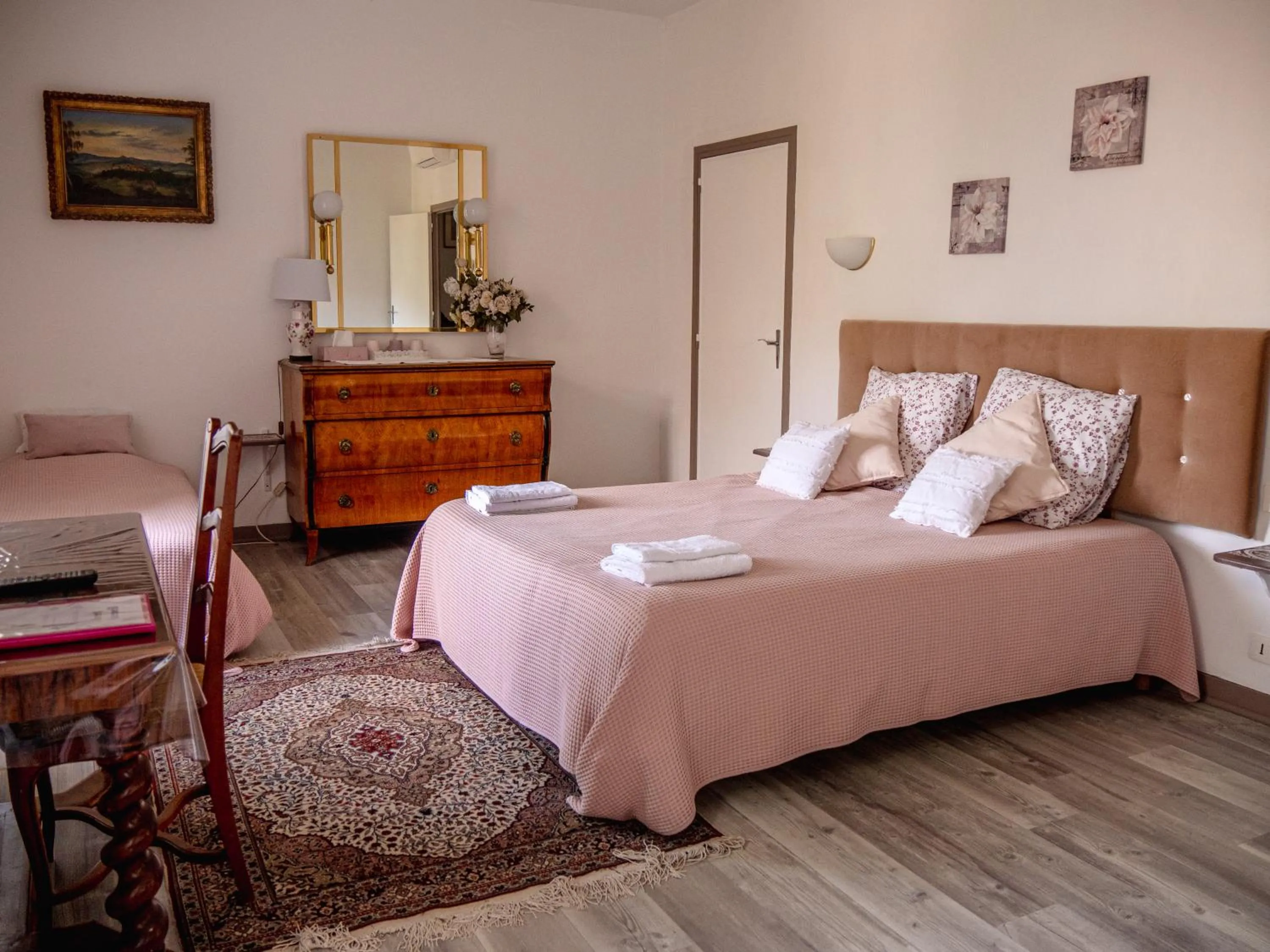 Bedroom in Domaine de Fontsauzine - gîtes et chambre d'hôtes