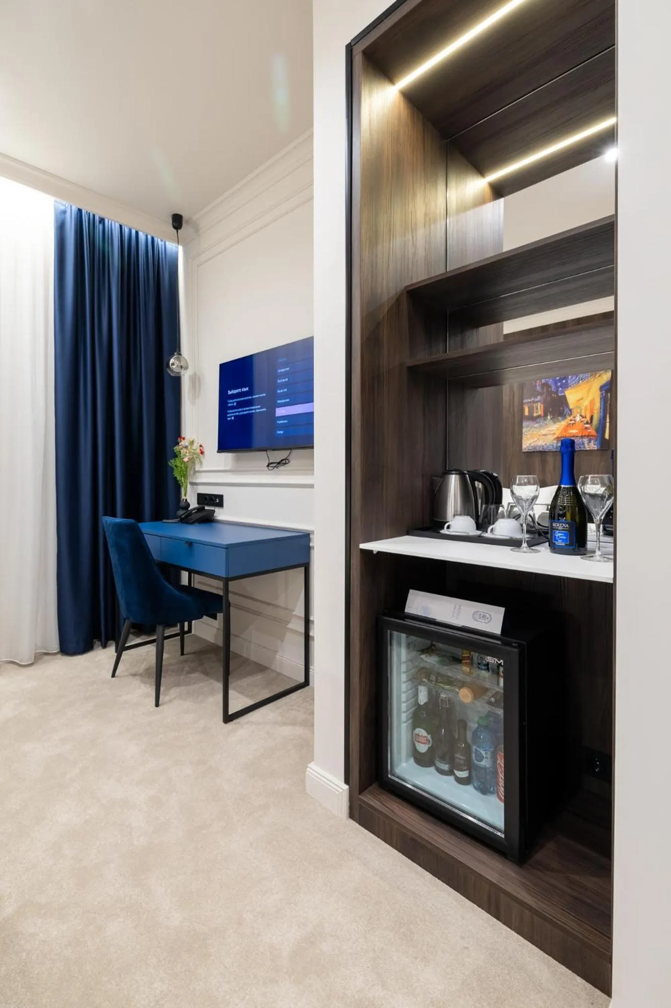 Photo of the whole room in Art Hotel