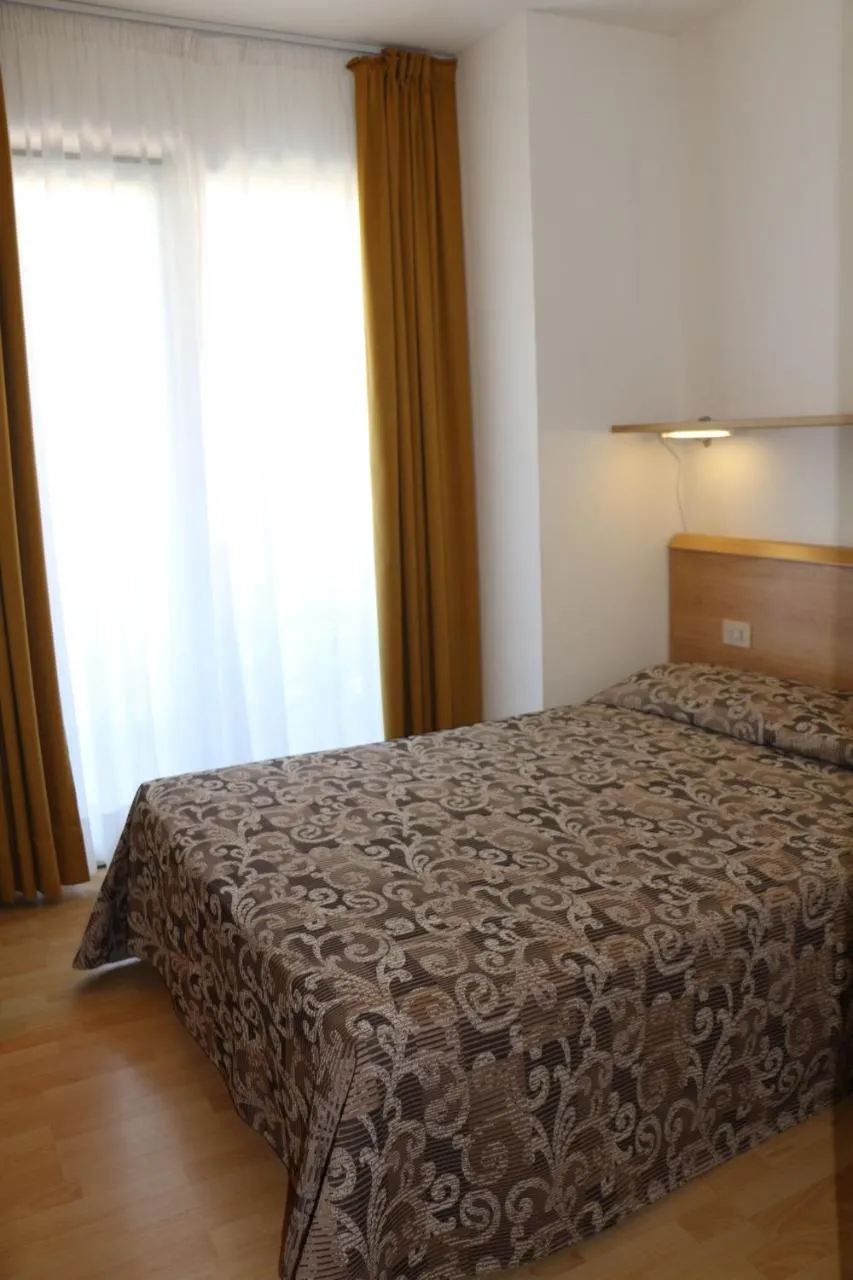 Bedroom, Bed in Hotel Bellevue