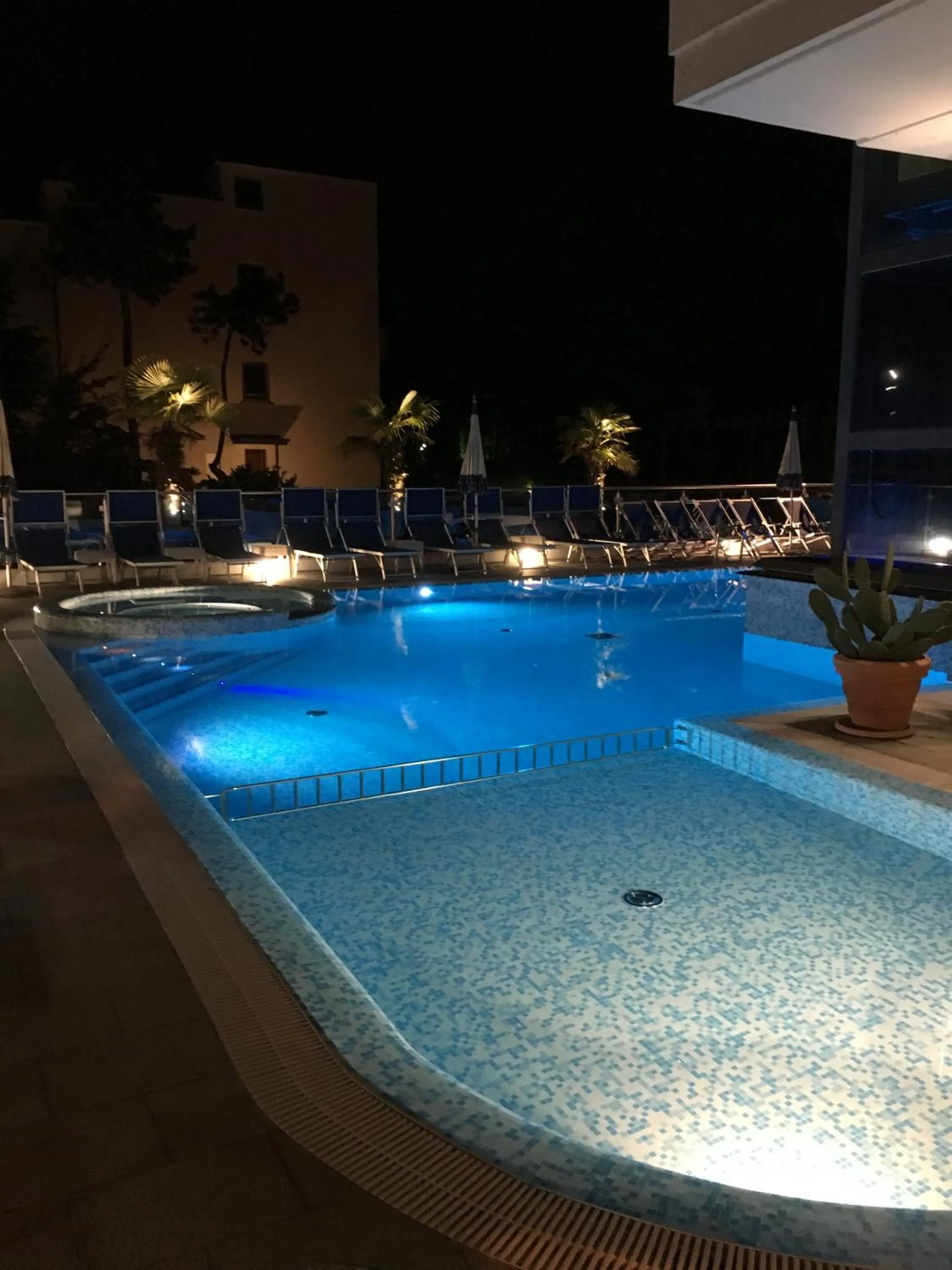 Swimming pool in Hotel Bellevue