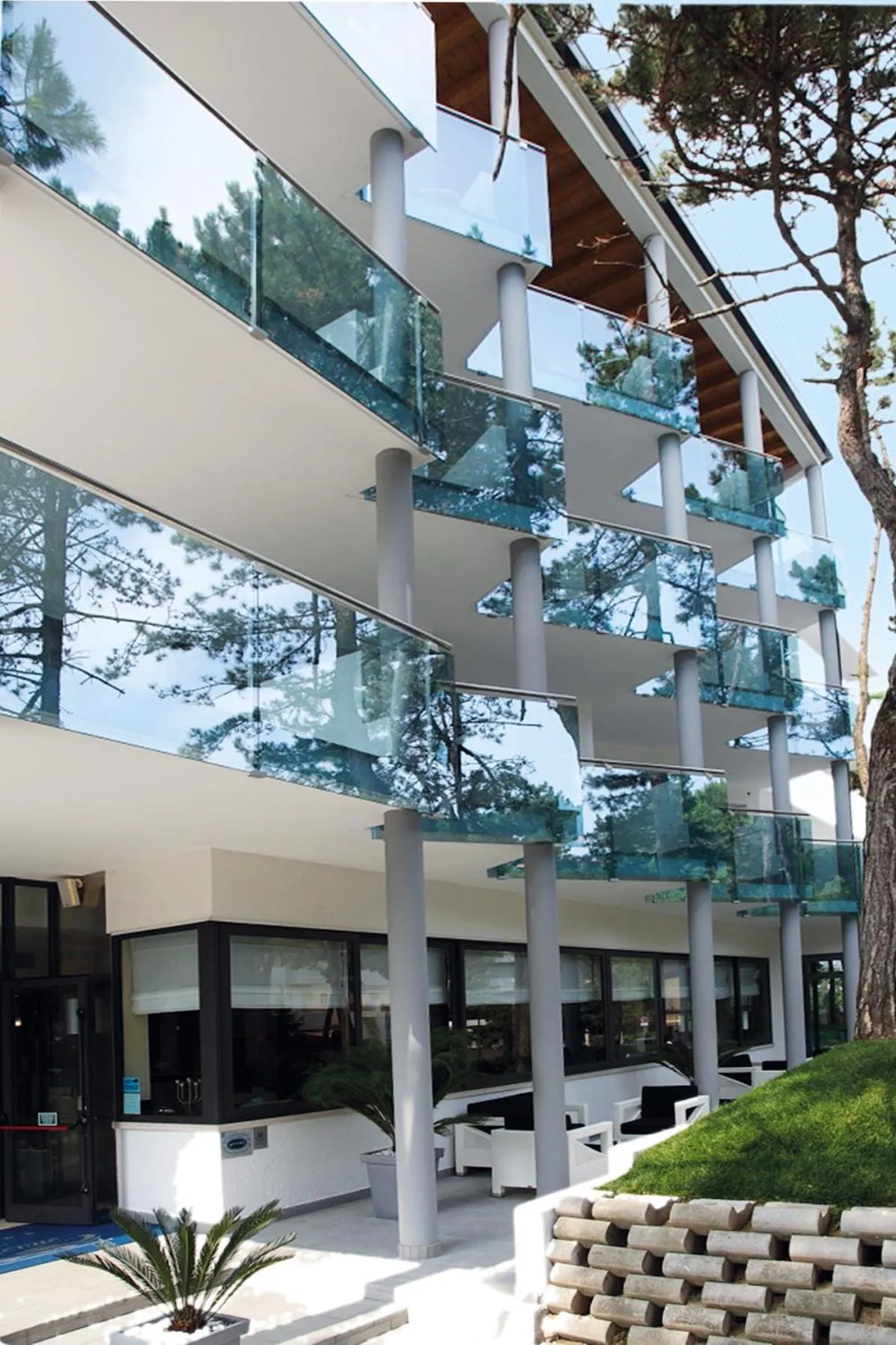 Facade/entrance in Hotel Bellevue