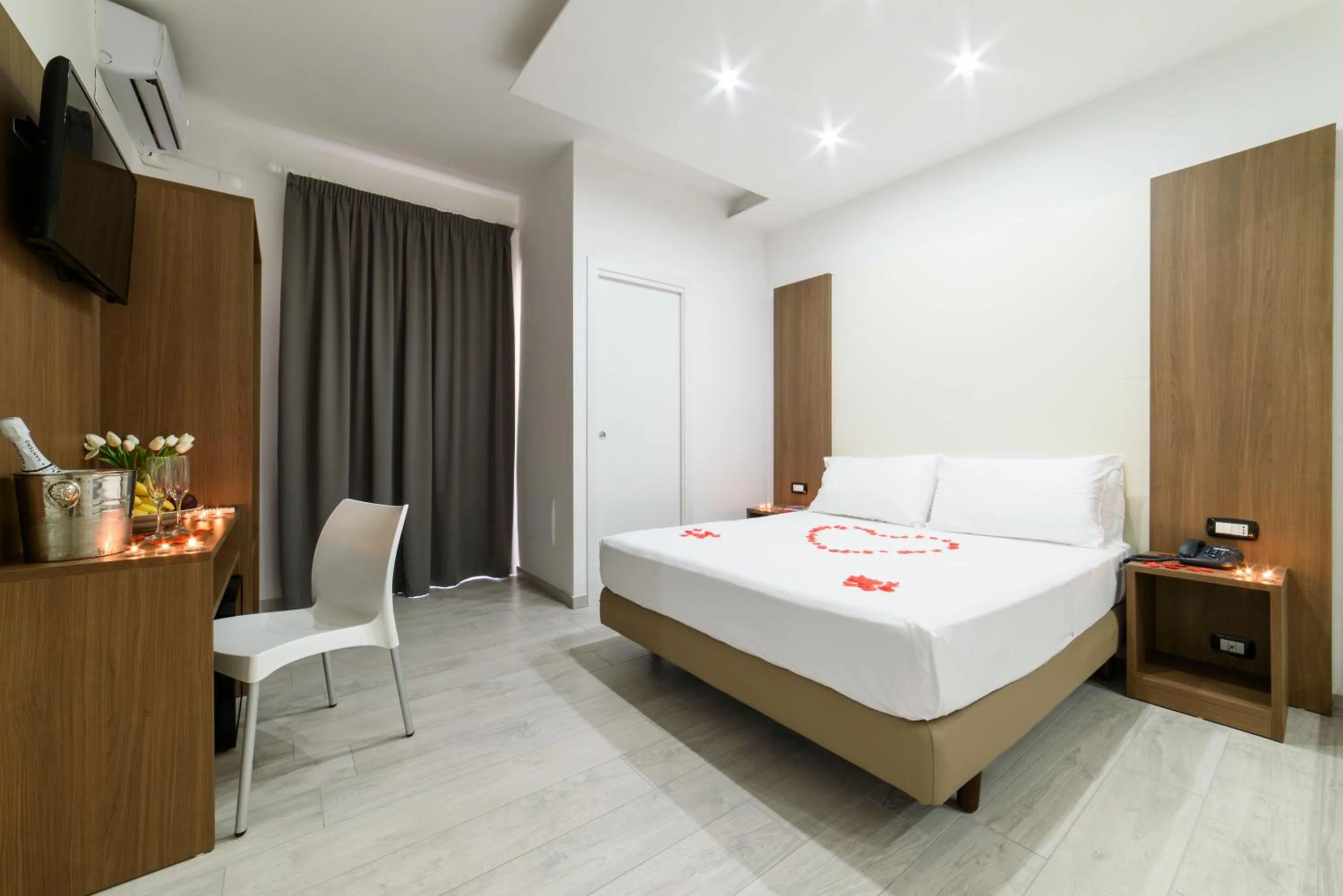 Photo of the whole room, Bed in Hotel La Mela