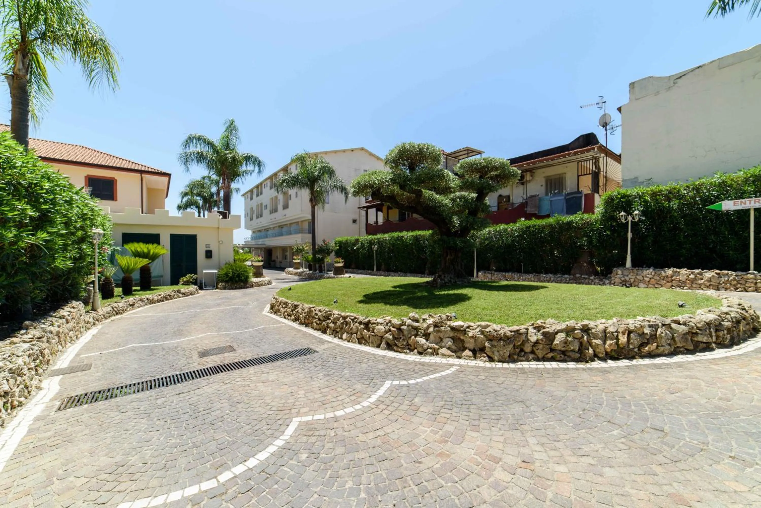 Property building in Hotel La Mela