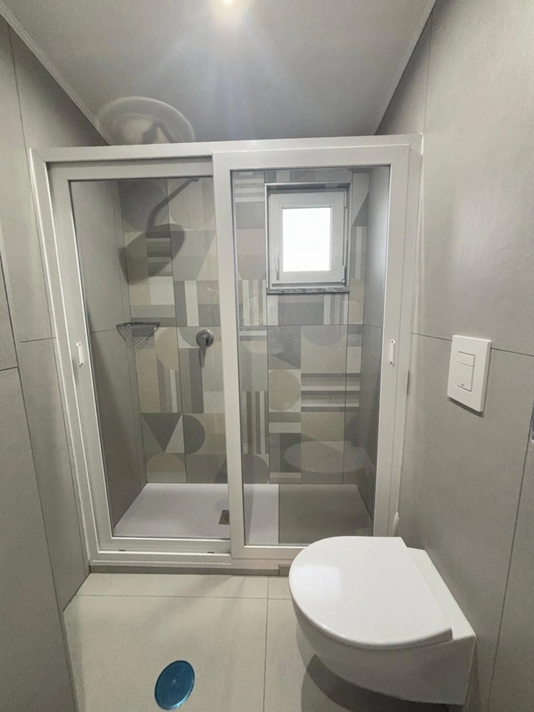 Shower in Hotel La Mela