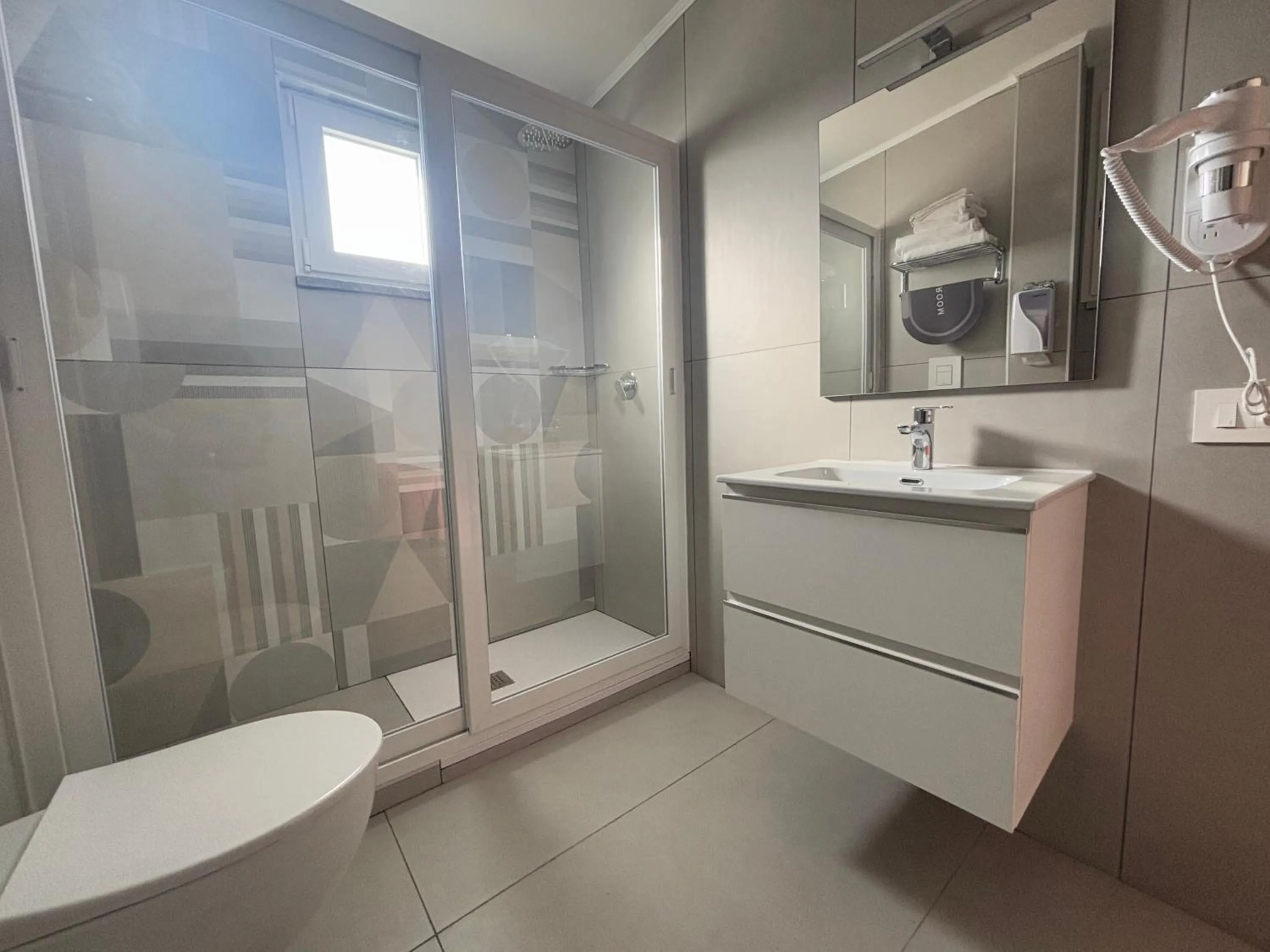 Shower in Hotel La Mela