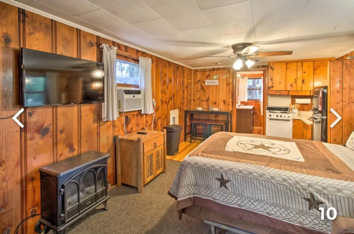 TV and multimedia, Bed in Hidden Rest Cabins and Resort