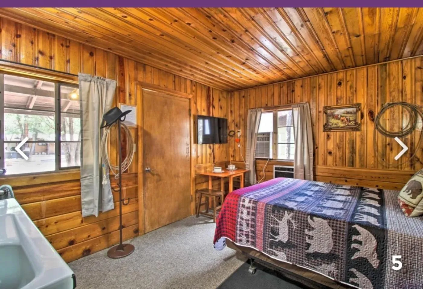 Photo of the whole room, Bed in Hidden Rest Cabins and Resort