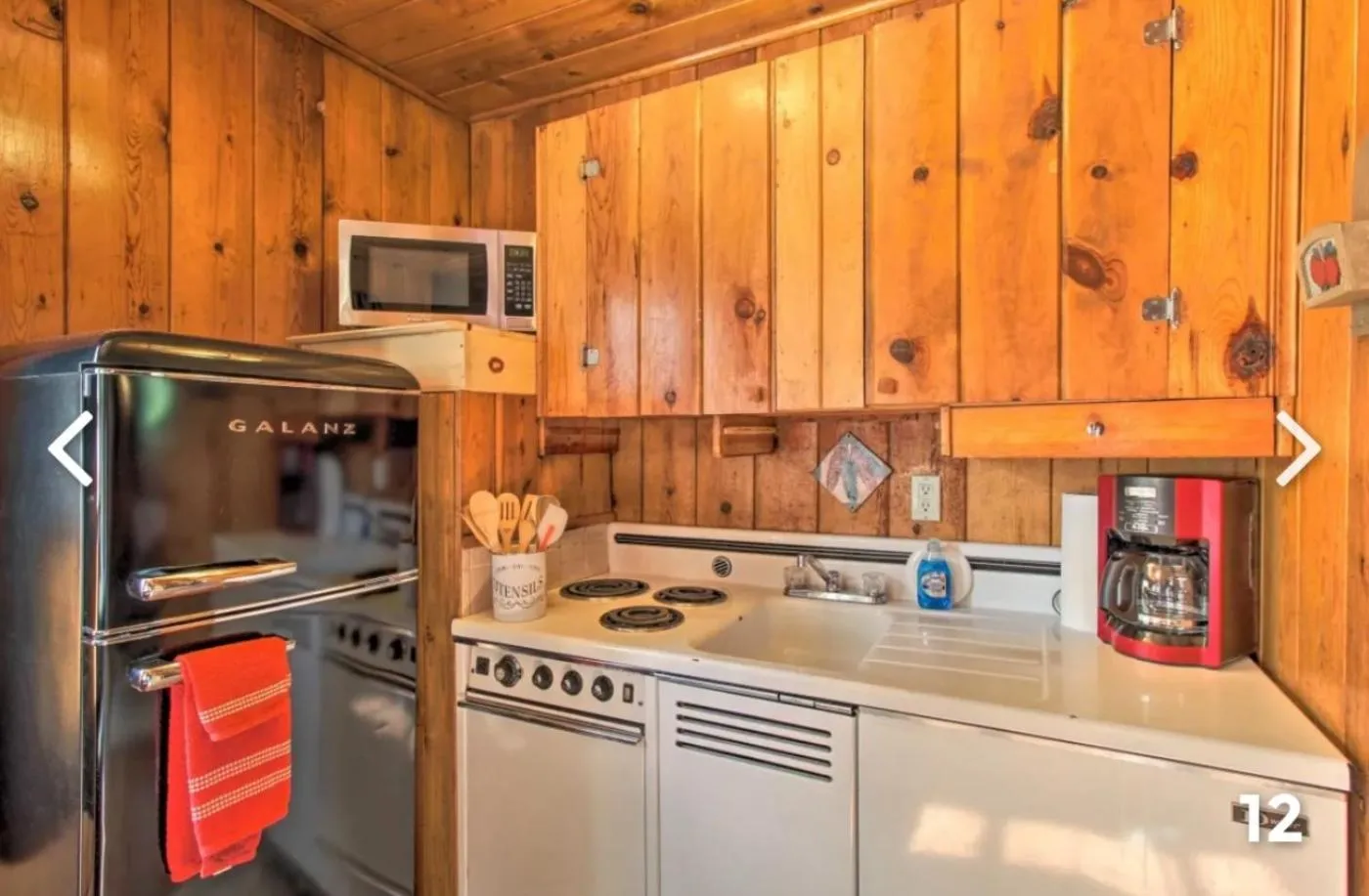 Coffee/tea facilities in Hidden Rest Cabins and Resort