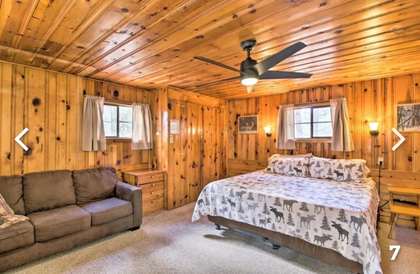 Bed in Hidden Rest Cabins and Resort