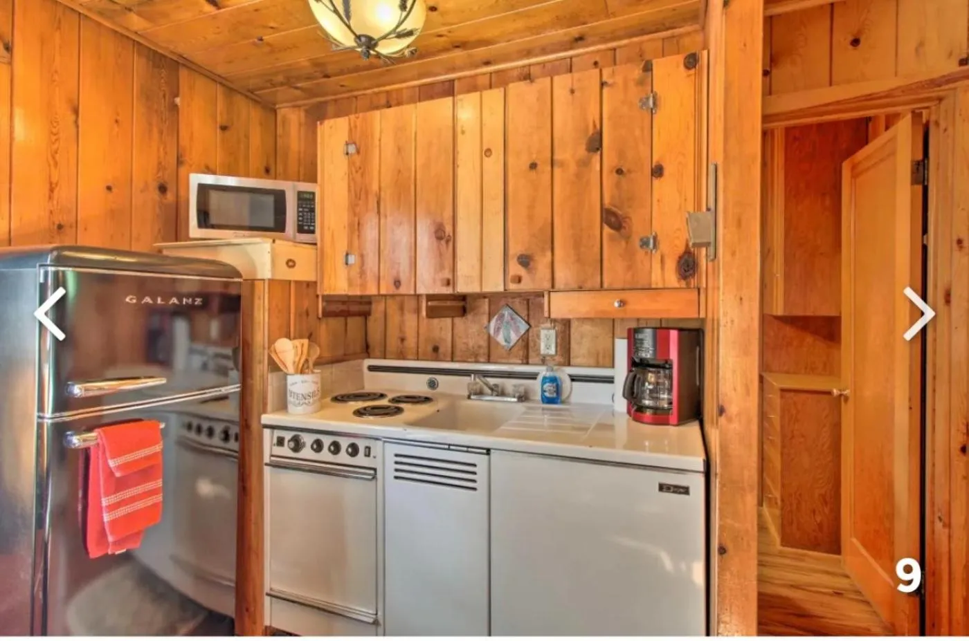 Kitchen or kitchenette in Hidden Rest Cabins and Resort