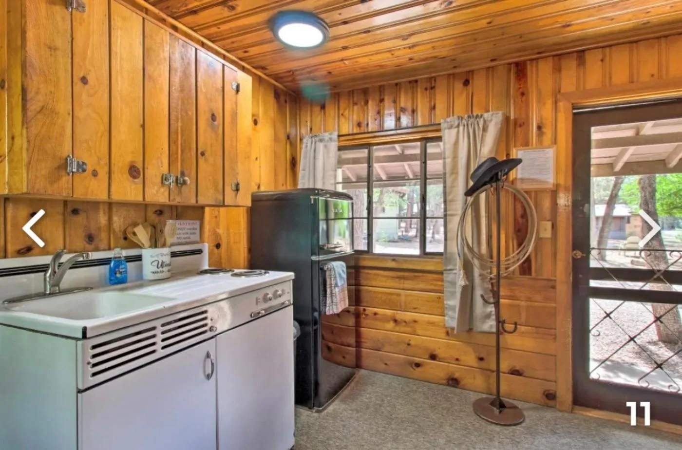 Kitchen or kitchenette in Hidden Rest Cabins and Resort