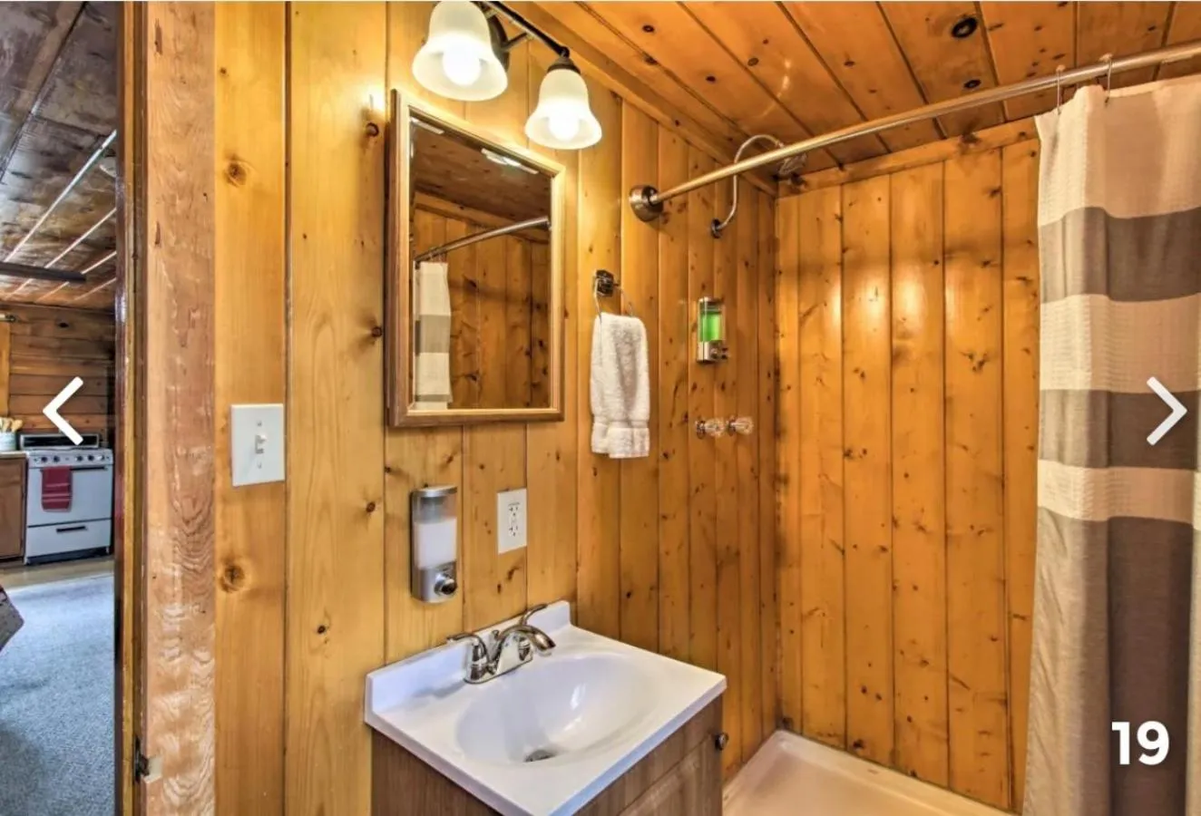 Shower in Hidden Rest Cabins and Resort