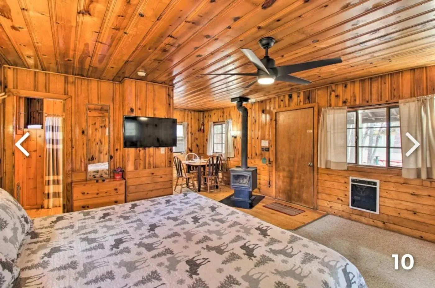 Photo of the whole room, Bed in Hidden Rest Cabins and Resort