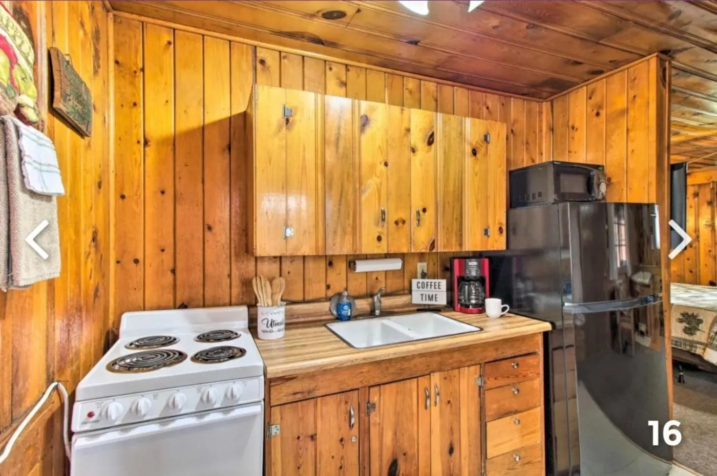 Kitchen or kitchenette in Hidden Rest Cabins and Resort