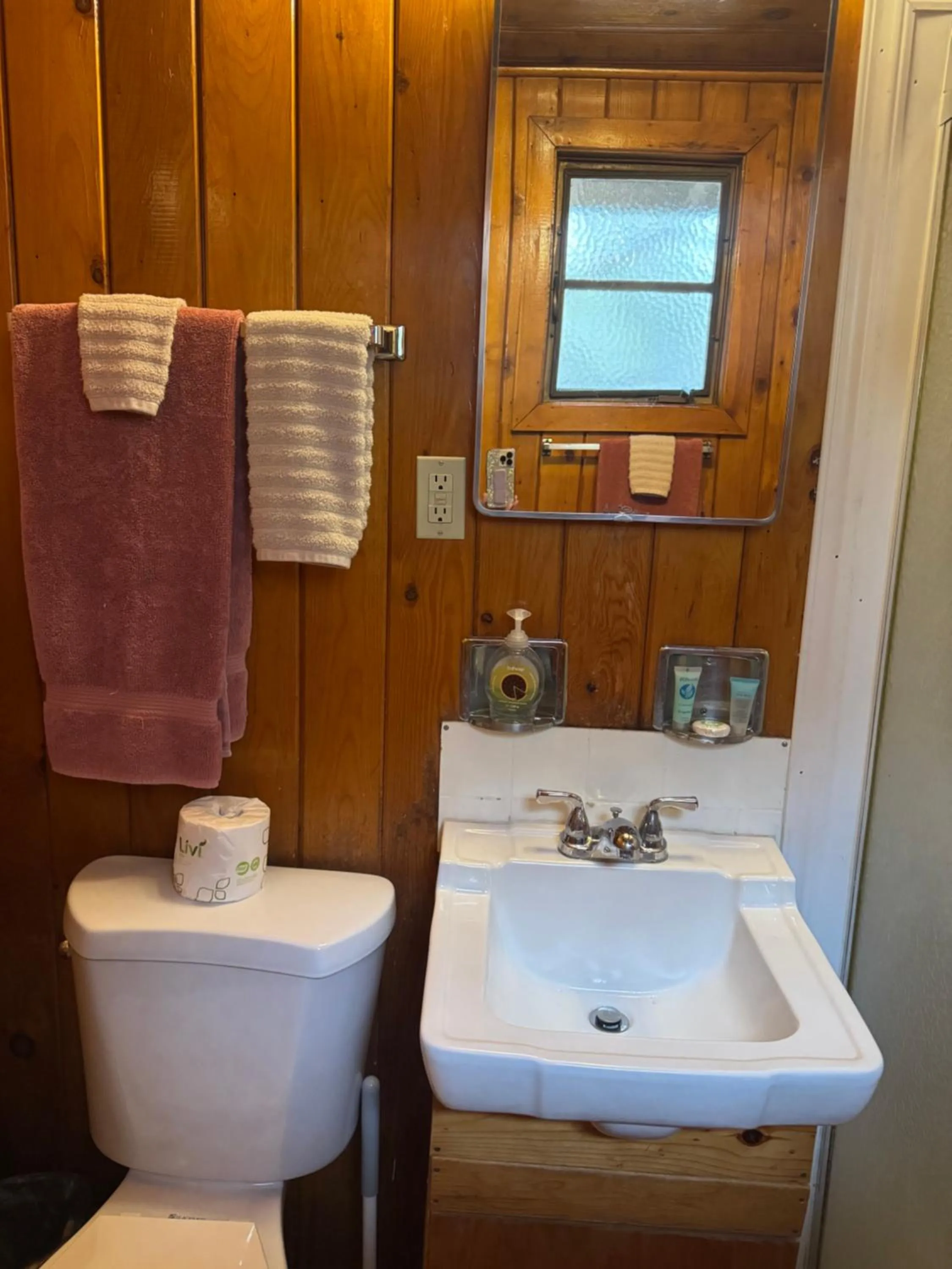 Bathroom in Hidden Rest Cabins and Resort