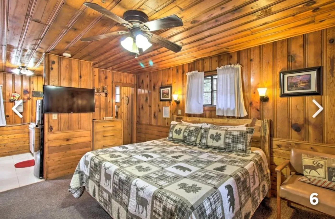 TV and multimedia, Bed in Hidden Rest Cabins and Resort