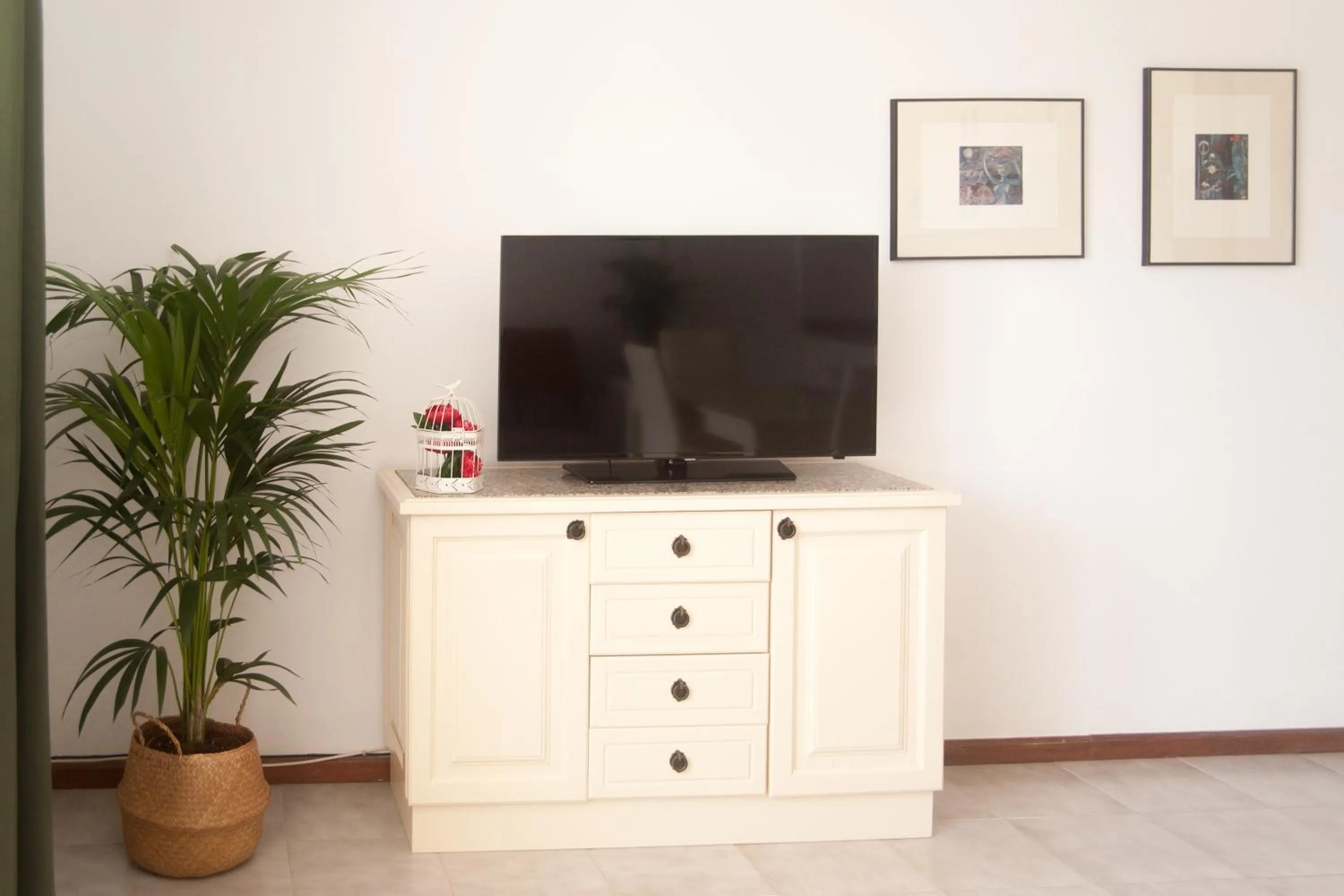 TV/Entertainment Center in La Peñita