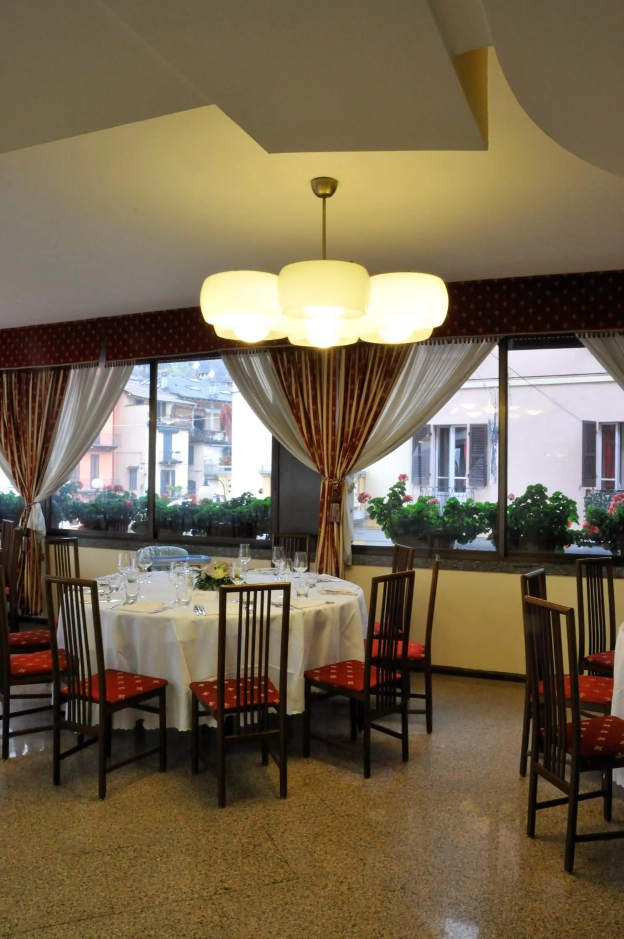 Restaurant/places to eat in Croce Bianca