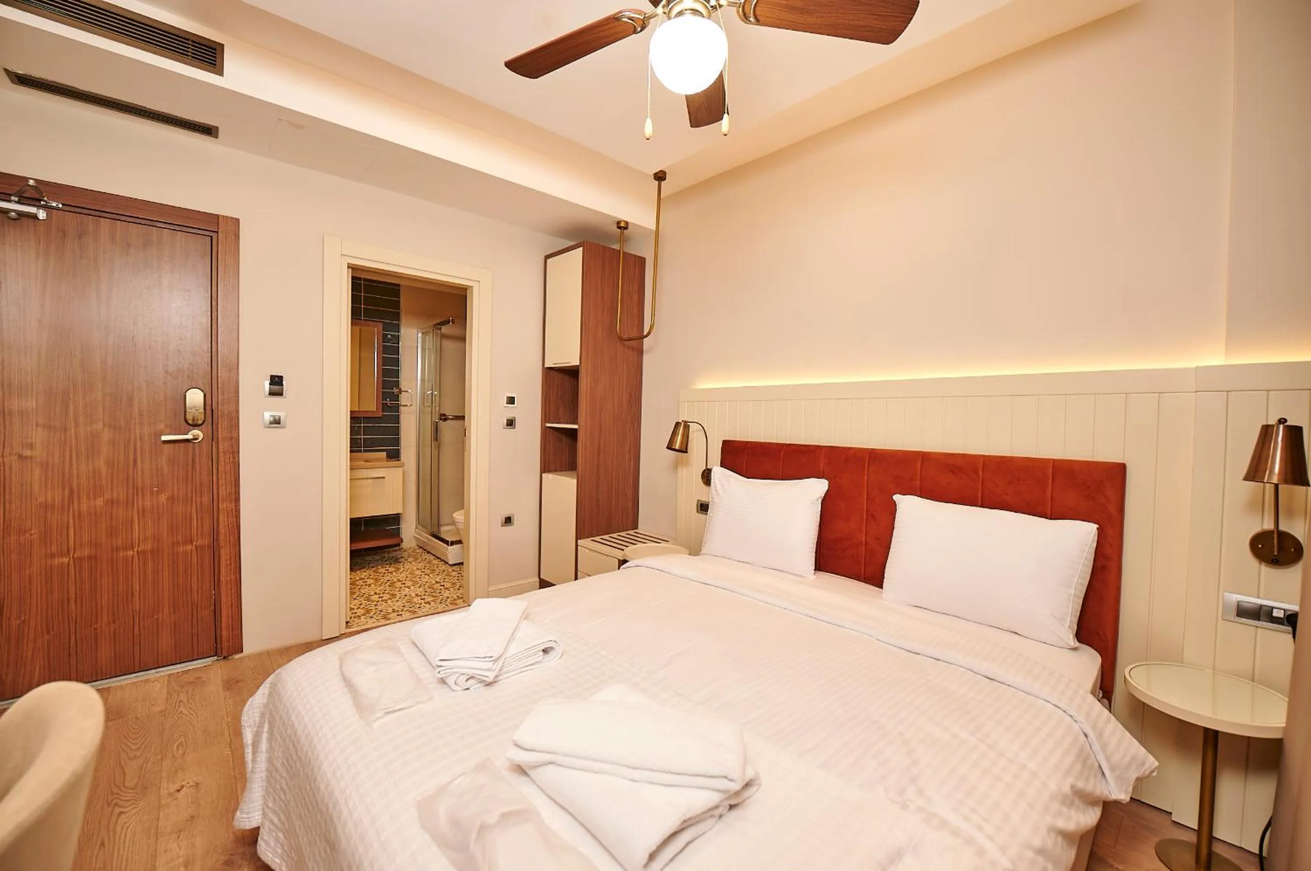 Bed in Saratoga Hotel Sultanahmet