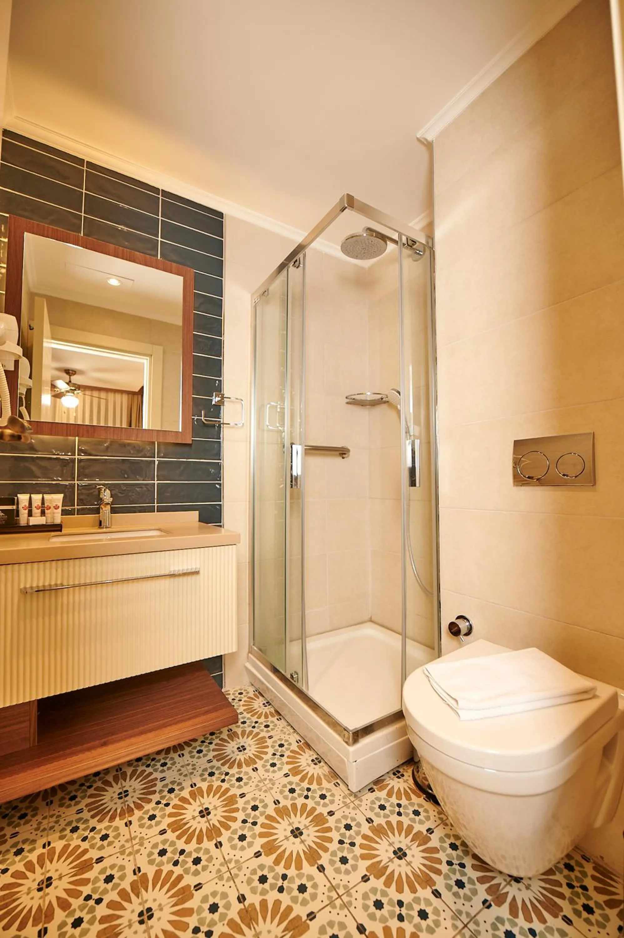 Toilet in Saratoga Hotel Sultanahmet