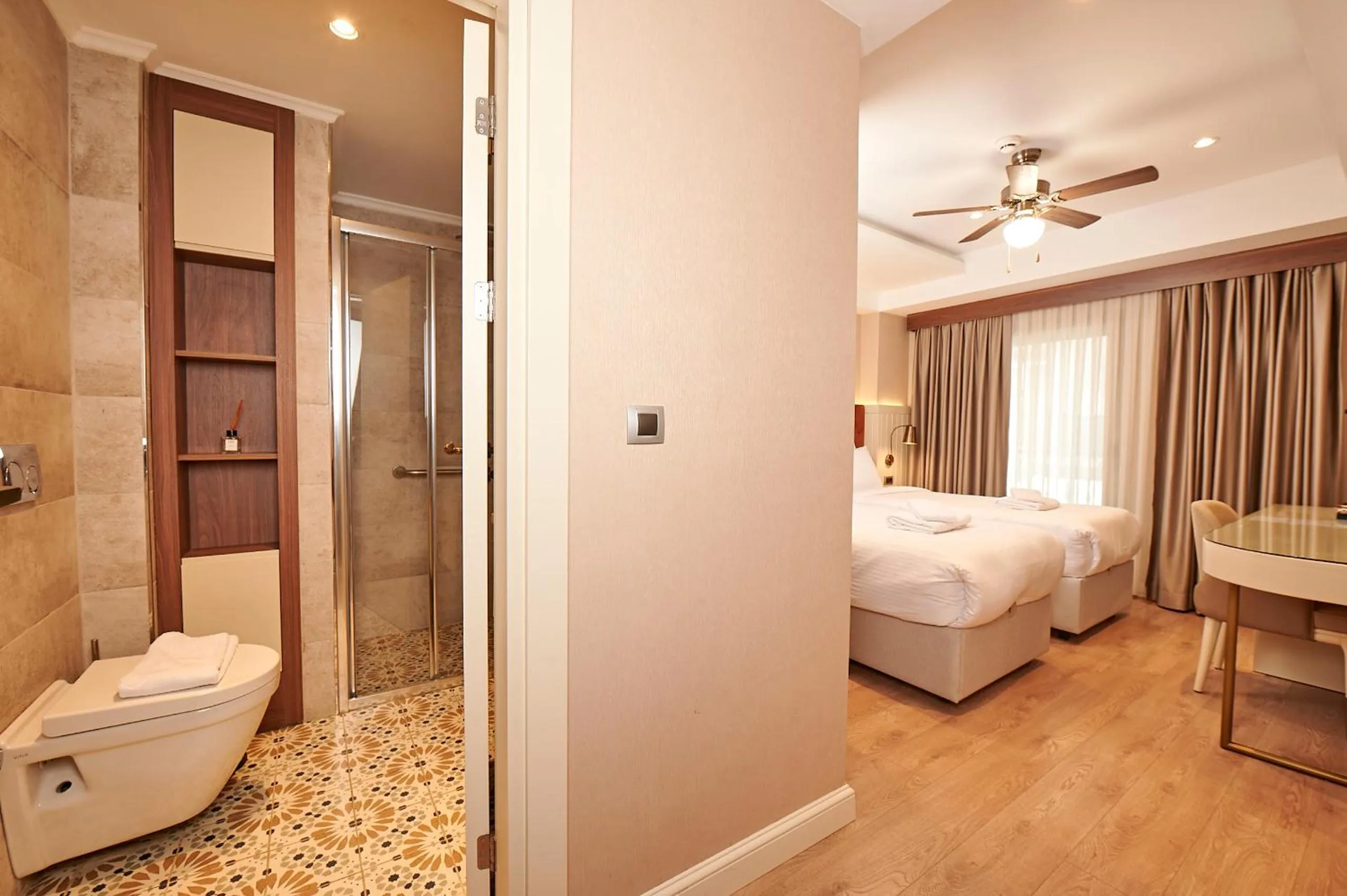 Toilet, Bed in Saratoga Hotel Sultanahmet