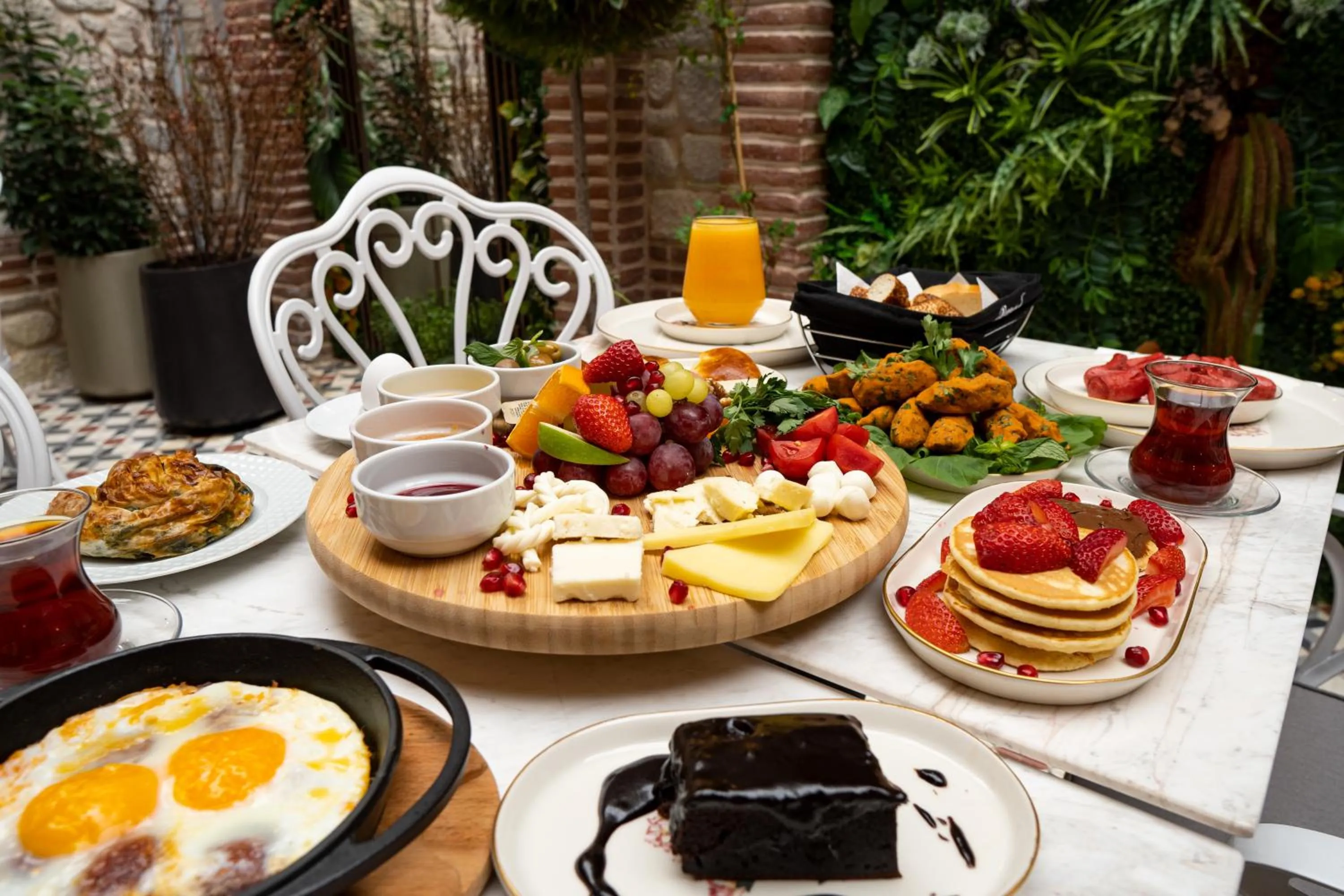 Garden in Saratoga Hotel Sultanahmet